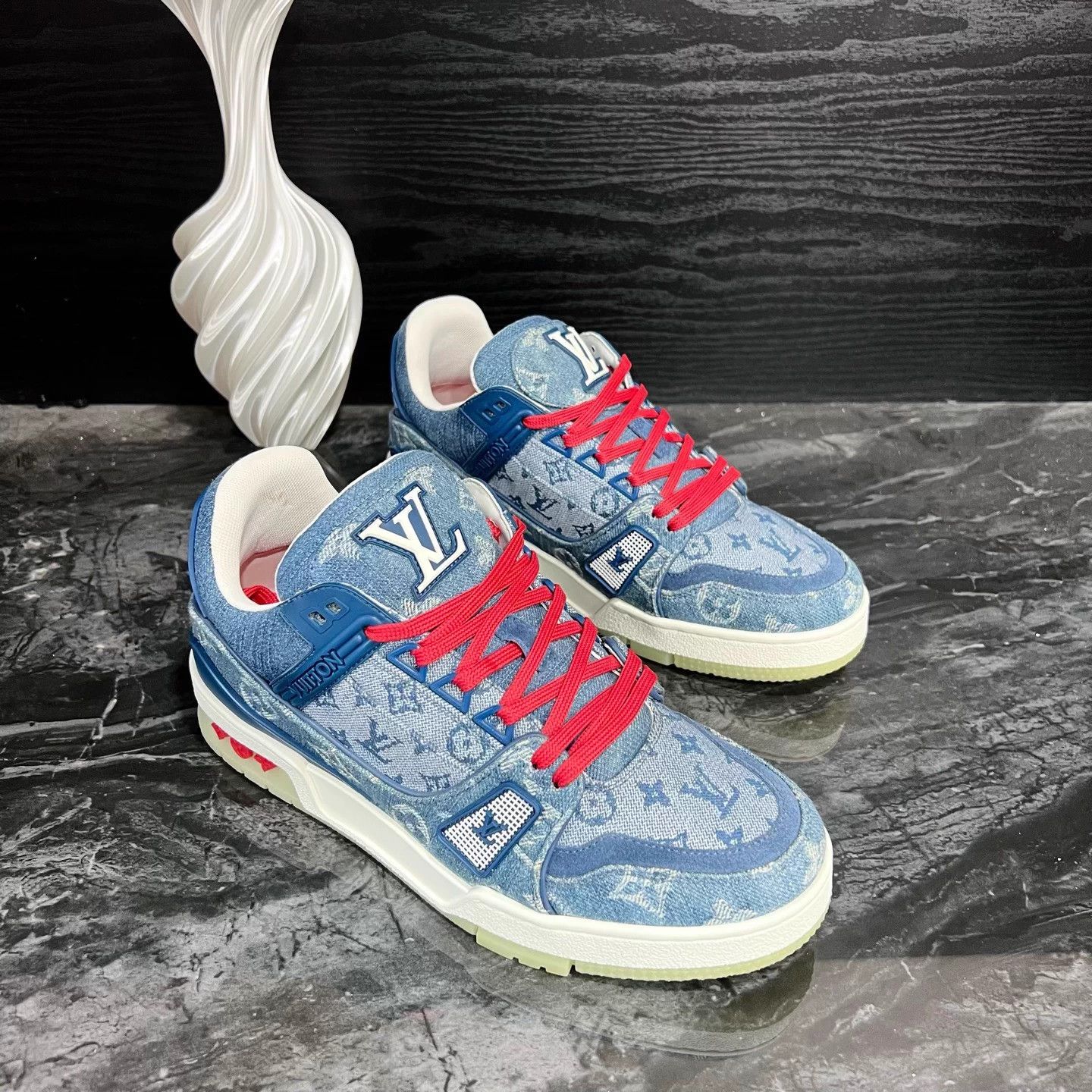 Louis Vuitton LV Denim Trainer China Exclusive Near New 38.5 Size US 7.5 / IT 37.5 - 3 Thumbnail