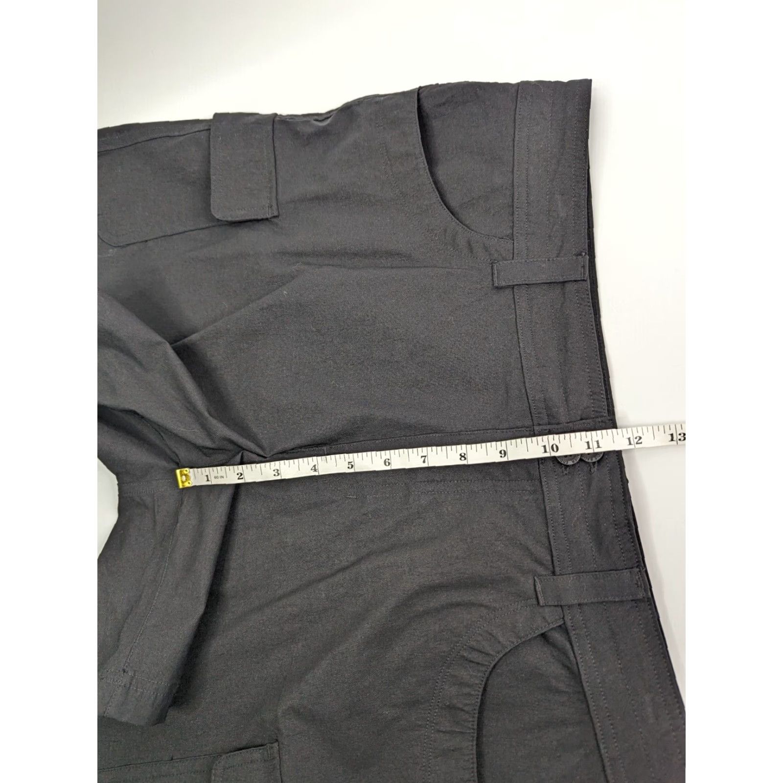 Eddie Bauer Eddie Bauer Shorts Women's 16 Black Cargo Summer Trail Stretch Size 38" / US 16 / IT 52 - 4 Thumbnail