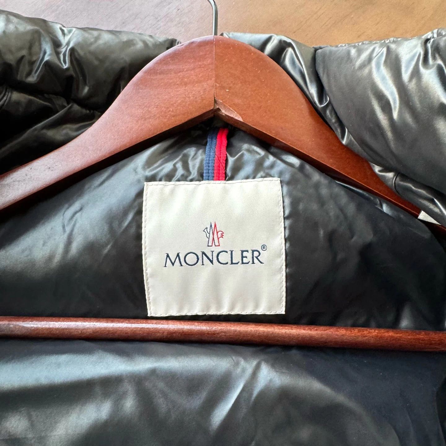 Moncler Moncler black big logo sleeve down jacket size 4 mint Size US XL / EU 56 / 4 - 7 Thumbnail