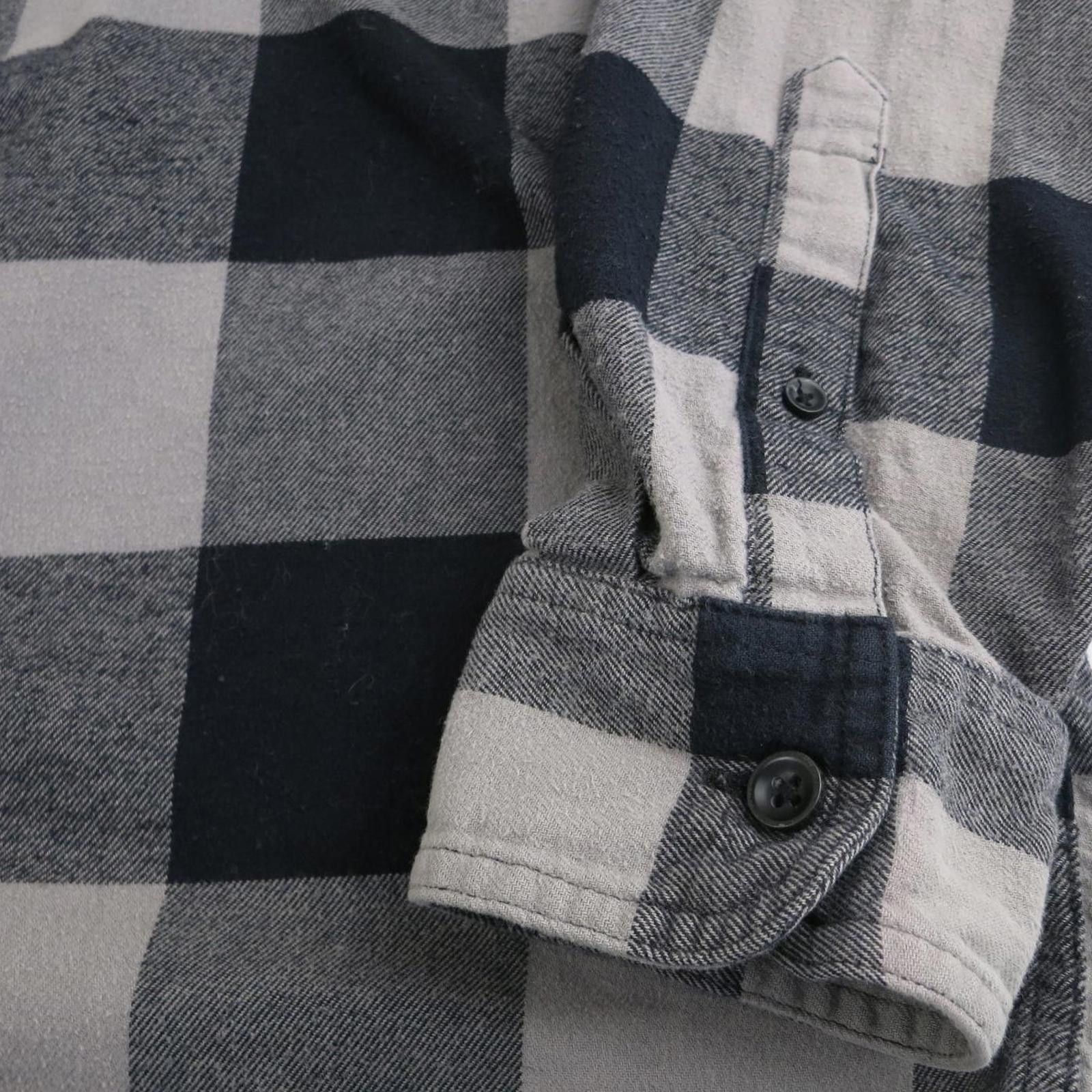 Urban Pipeline Urban Pipeline Men's Black and Gray Plaid Button-Up Size M Size US M / EU 48-50 / 2 - 2 Thumbnail