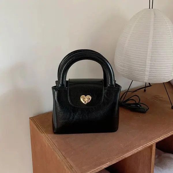 Vintage Heart Lock Pu Leather Handbag Size ONE SIZE - 1 Thumbnail