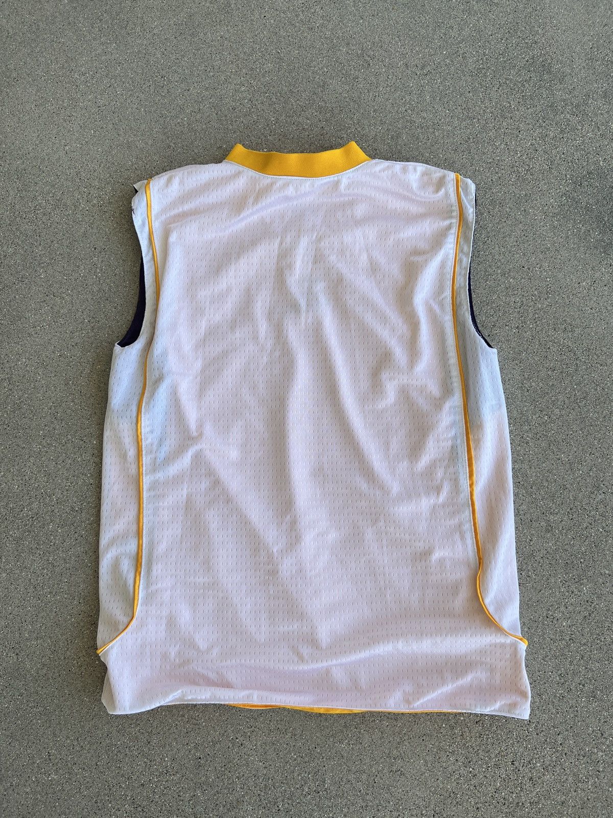 NBA Vintage Nike L.A. Lakers Reversible Basketball Jersey Size US S / EU 44-46 / 1 - 2 Thumbnail