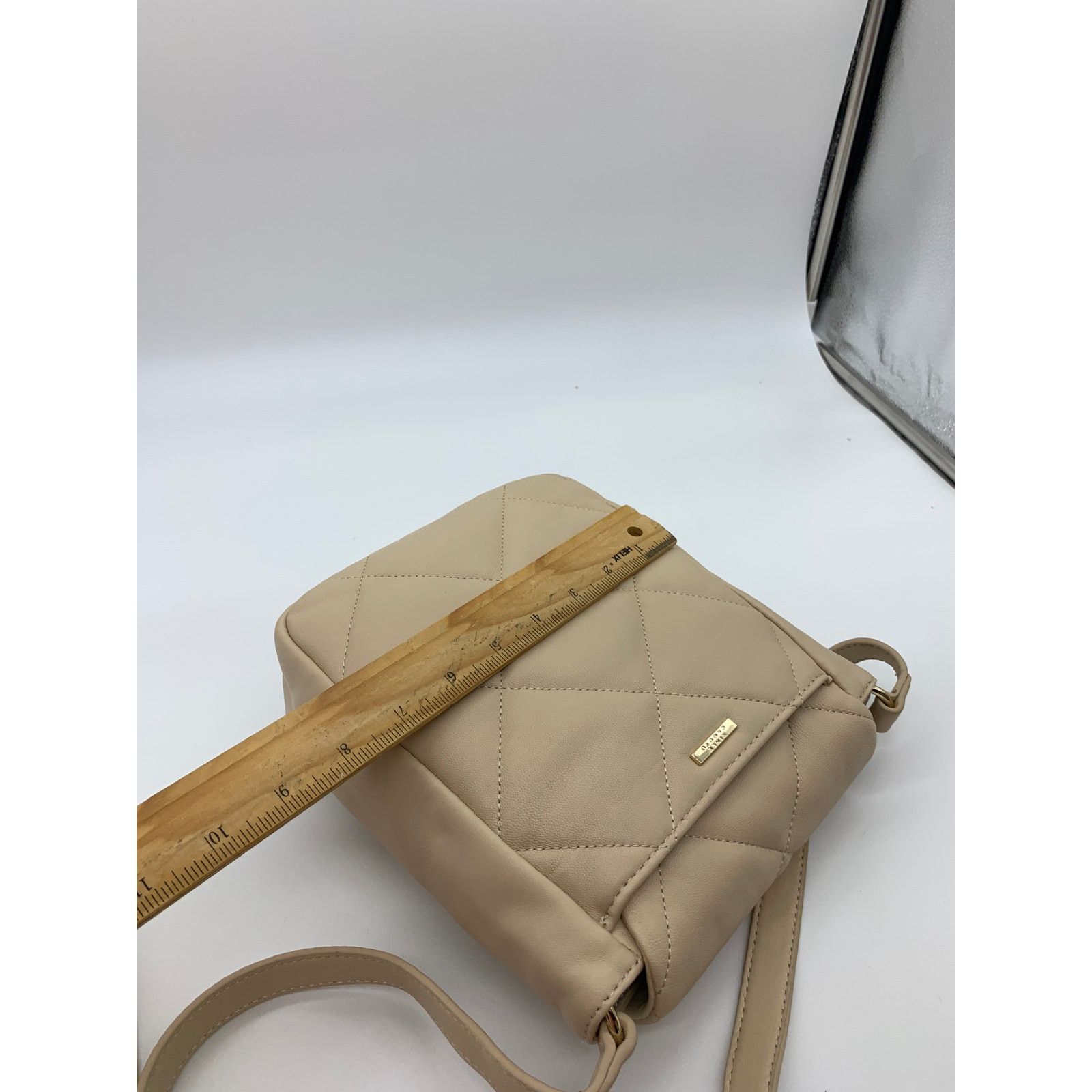 Vince Camuto Vince Camuto Quilted Leather Crossbody Doty Womens Purse Size ONE SIZE - 7 Thumbnail