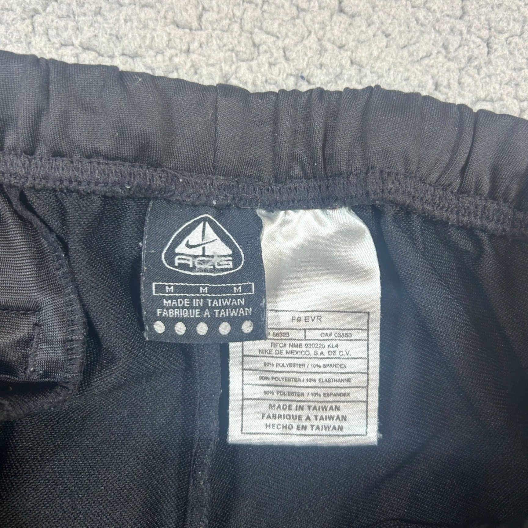 Nike Nike ACG Therma-FIT Jogger Sweatpants Black Medium Draw String Athletic Mens Size US 31 - 3 Thumbnail