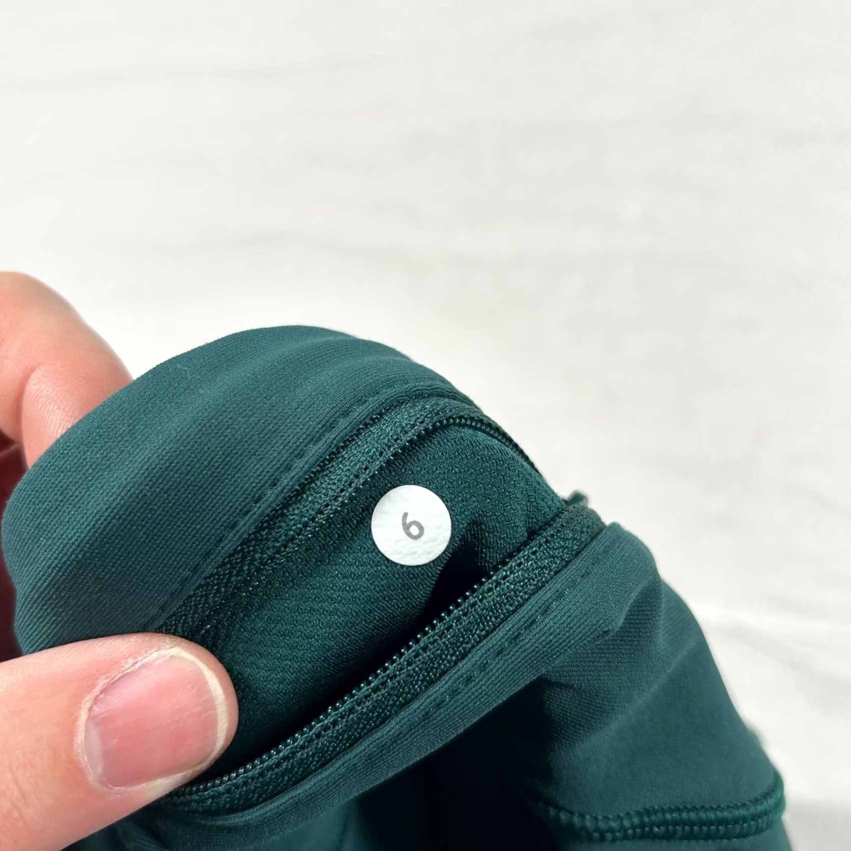 Lululemon Lululemon Leggings Womens 6 Tightest Reflect Low-Rise Capri Scalloped Green 24 in Inseam 25 in Tapered Size 6 Cotton/Poly? (Note: Re-check) Size 28" / US 6 / IT 42 - 4 Thumbnail