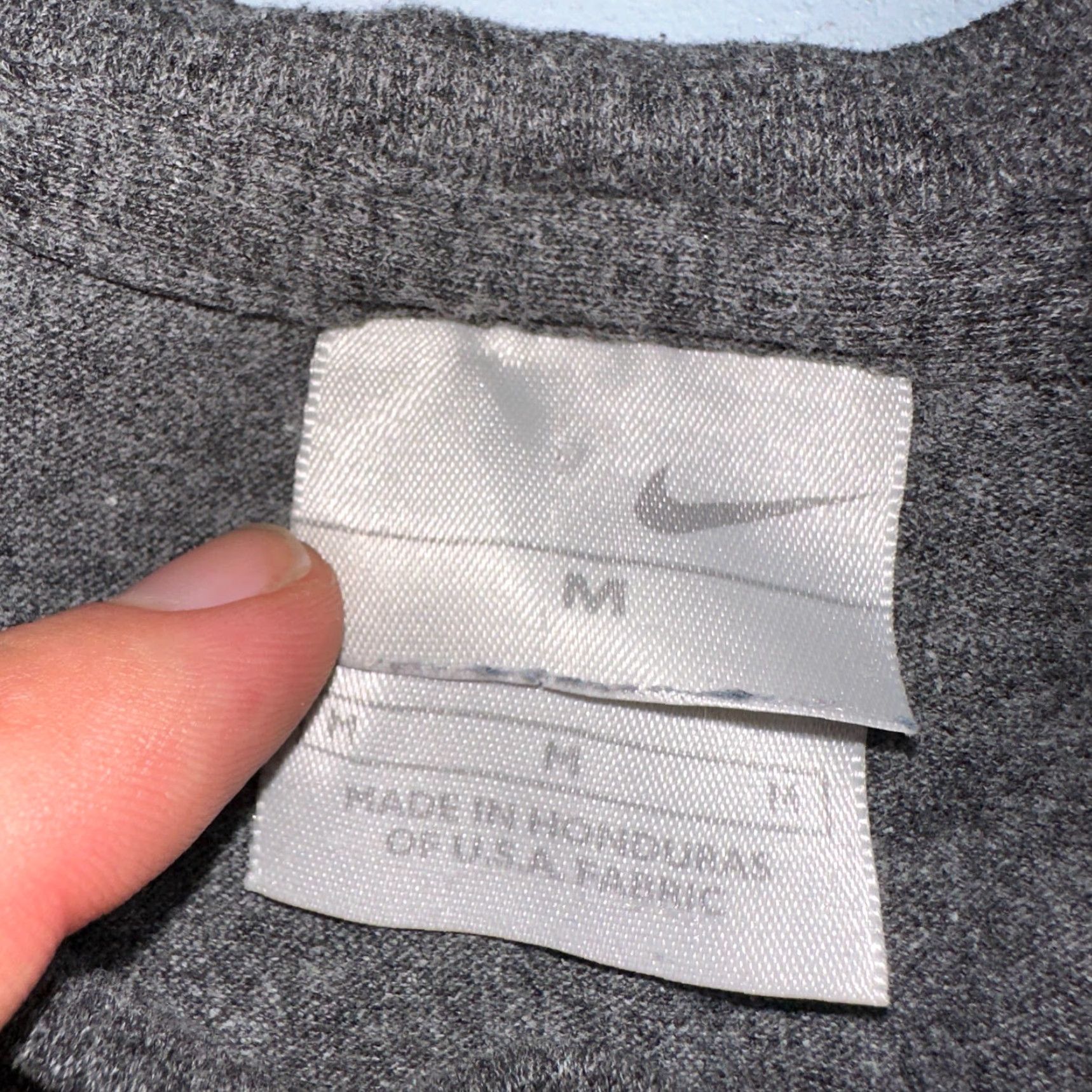 Nike VINTAGE Nike T-Shirt Men Medium Heather Gray Silver Metal Logo Crew Neck All Seasons Size US M / EU 48-50 / 2 - 4 Thumbnail