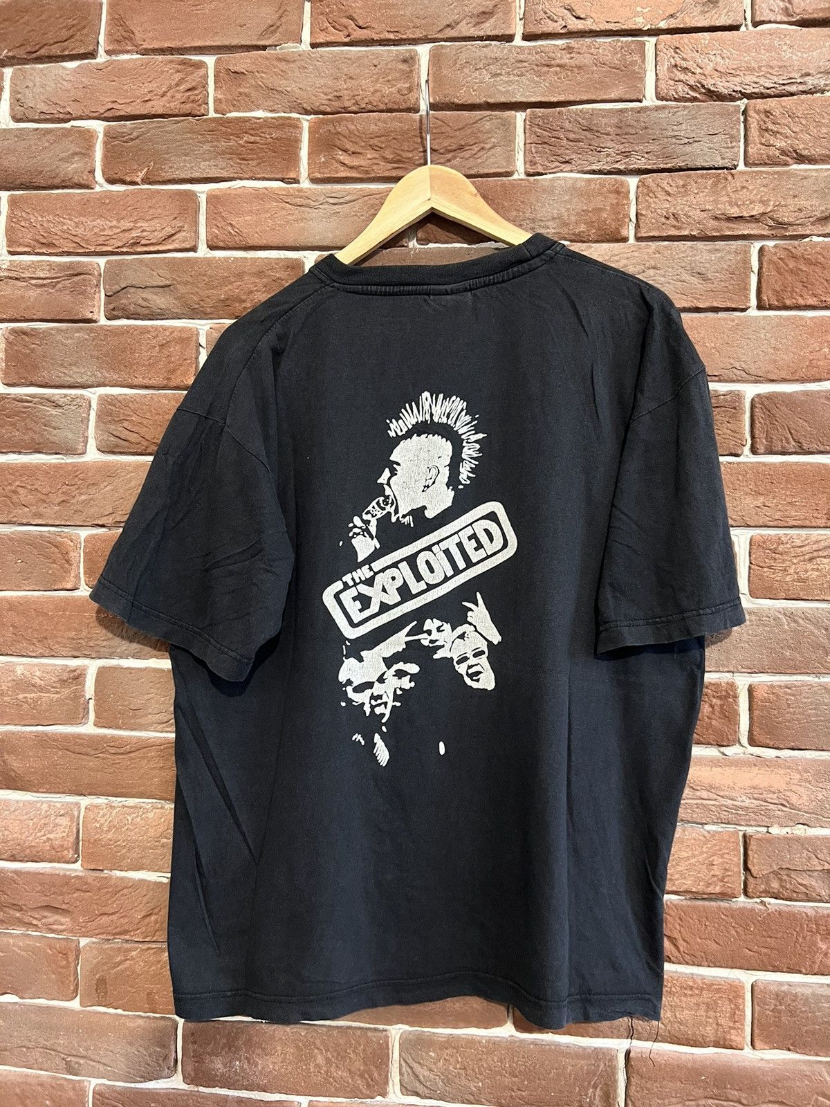 Band Tees Rare Vintage 90s The Exploited Punk Invasion Band Tee Trashe Size US L / EU 52-54 / 3 - 2 Thumbnail