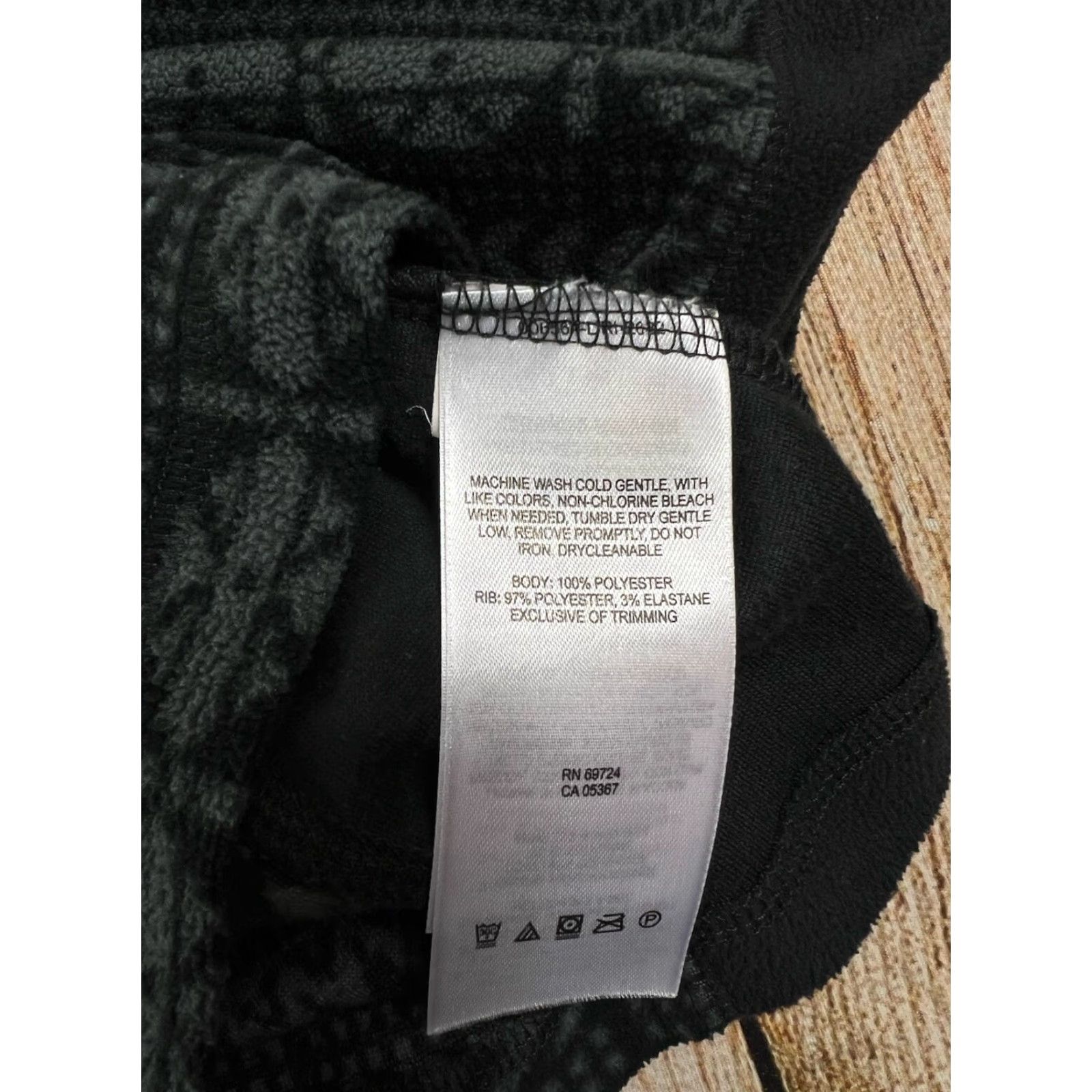 Vintage VINTAGE Women’s Columbia Fleece 1/4 Zip Pullover Sweater Black Aztec Print Large L Womens Size L / US 10 / IT 46 - 5 Thumbnail