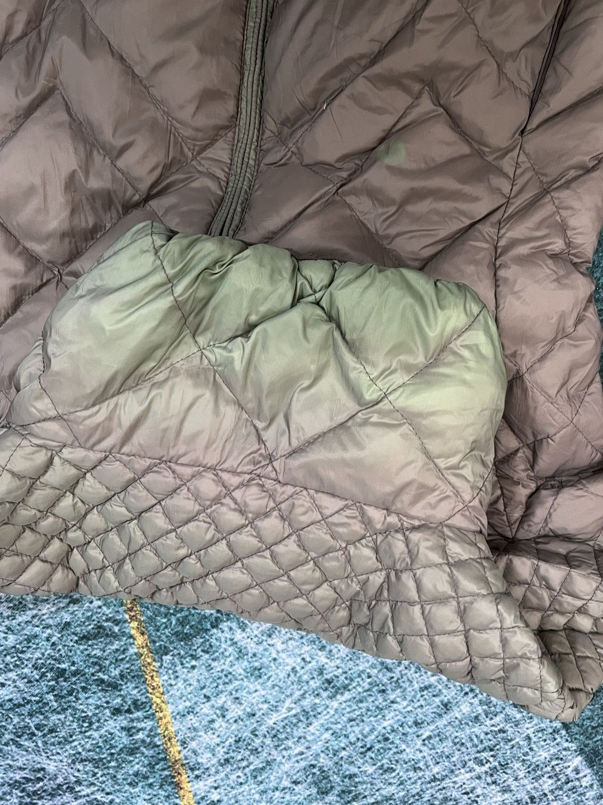 Moncler Vintage Moncler Down Jacket Women distress Size XS / US 0-2 / IT 36-38 - 3 Thumbnail