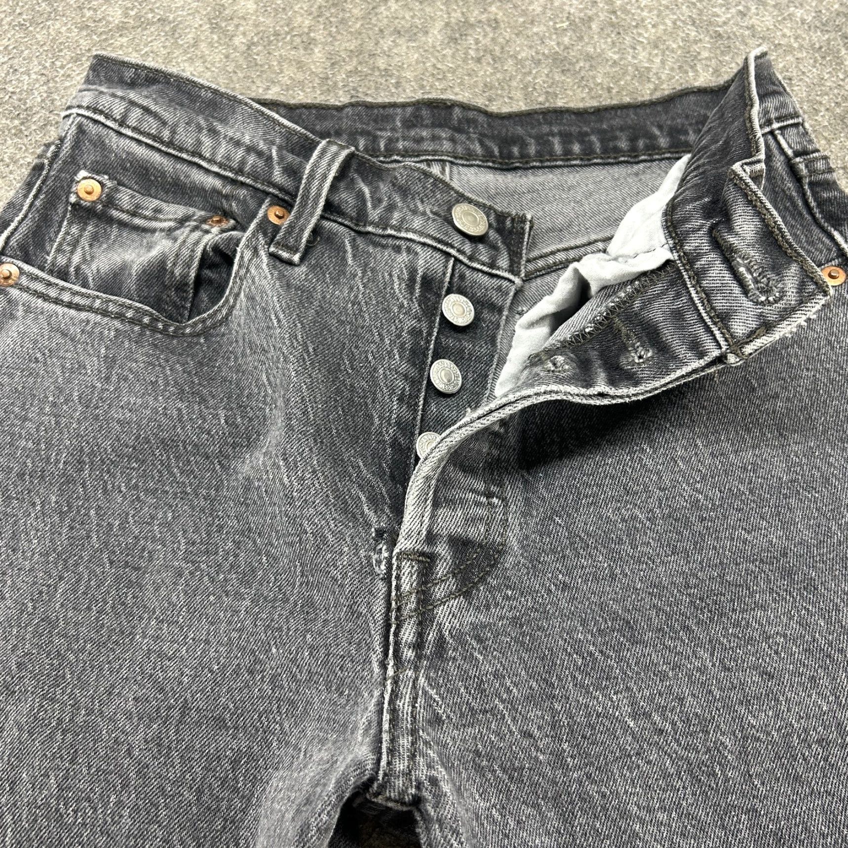 Levi's Levi's 501 Jeans Women's 25x26 Black Dark Wash Denim Stretch Straight Regular 5-Pocket 501 Series Vintage? No. (Note: "Vintage" is No in specs) Size 42" / US 20 - 2 Thumbnail