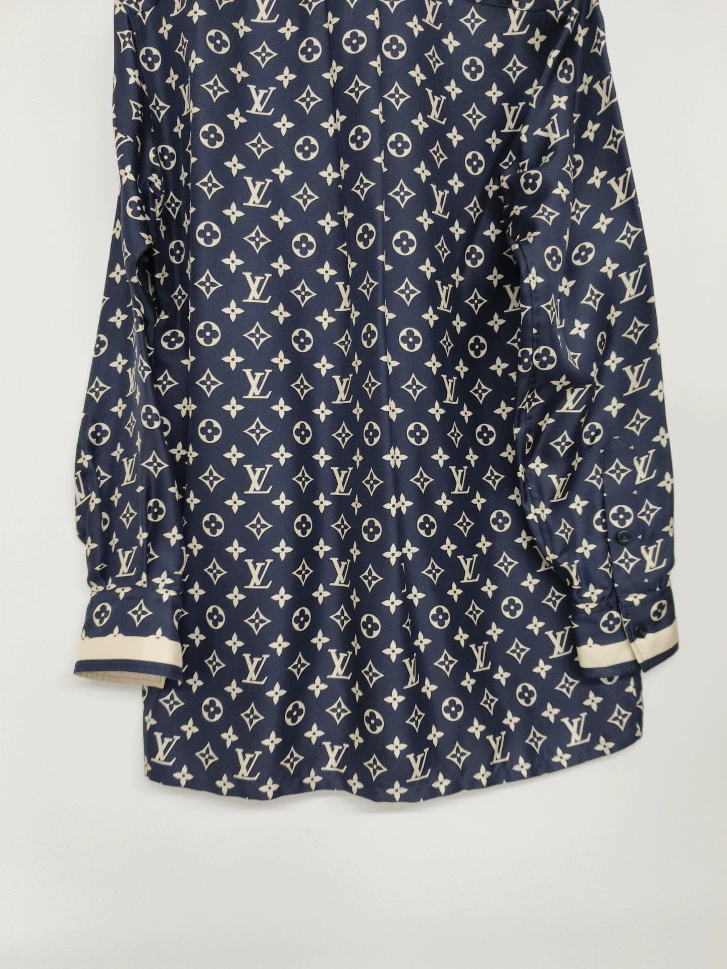 Louis Vuitton LV shirt 39s 102c 76l 59s Size XS / US 0-2 / IT 36-38 - 7 Thumbnail