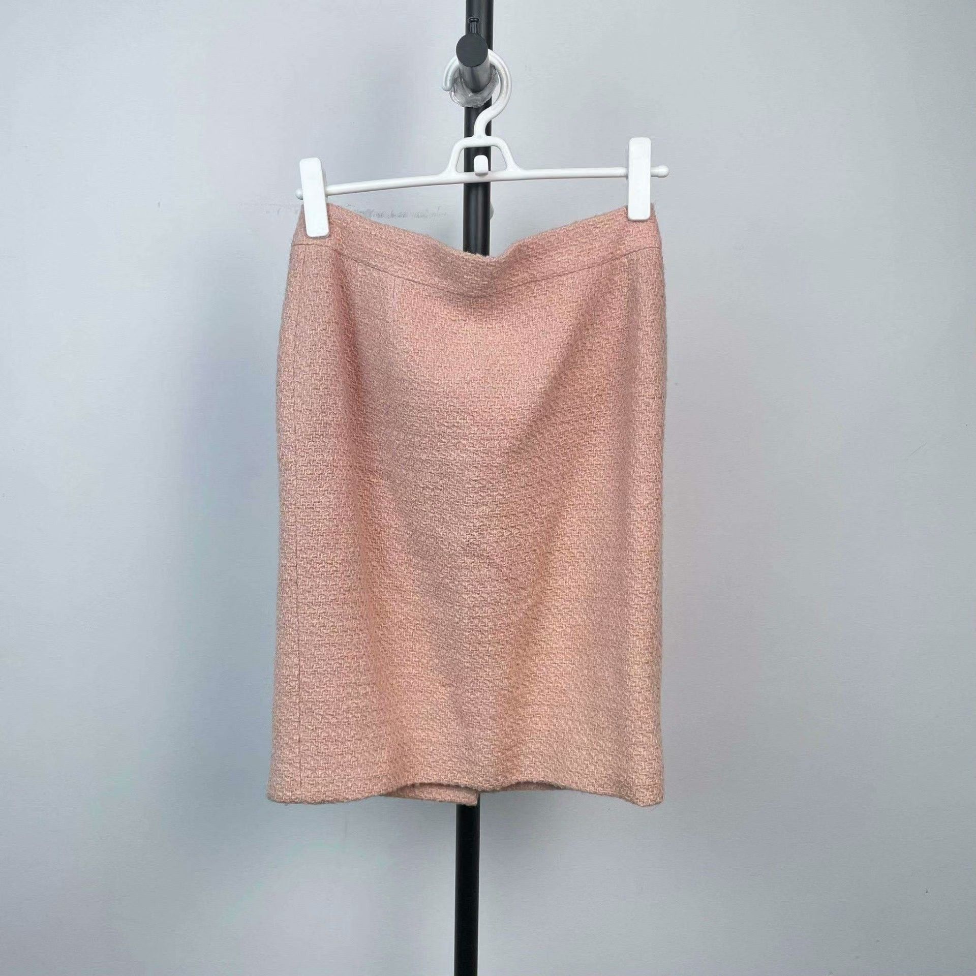 Chanel Chanel Pink Skirt S Women Size 26" / US 2 / IT 38 - 1 Thumbnail
