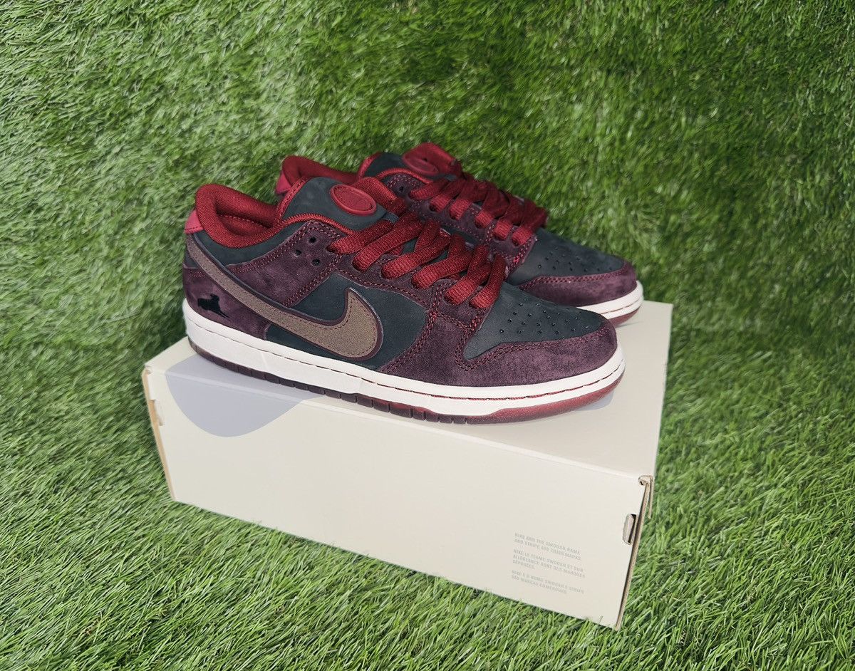 Nike Nike SB Dunk Low & Riot Skateshop Size US 6 / EU 39 - 1 Thumbnail