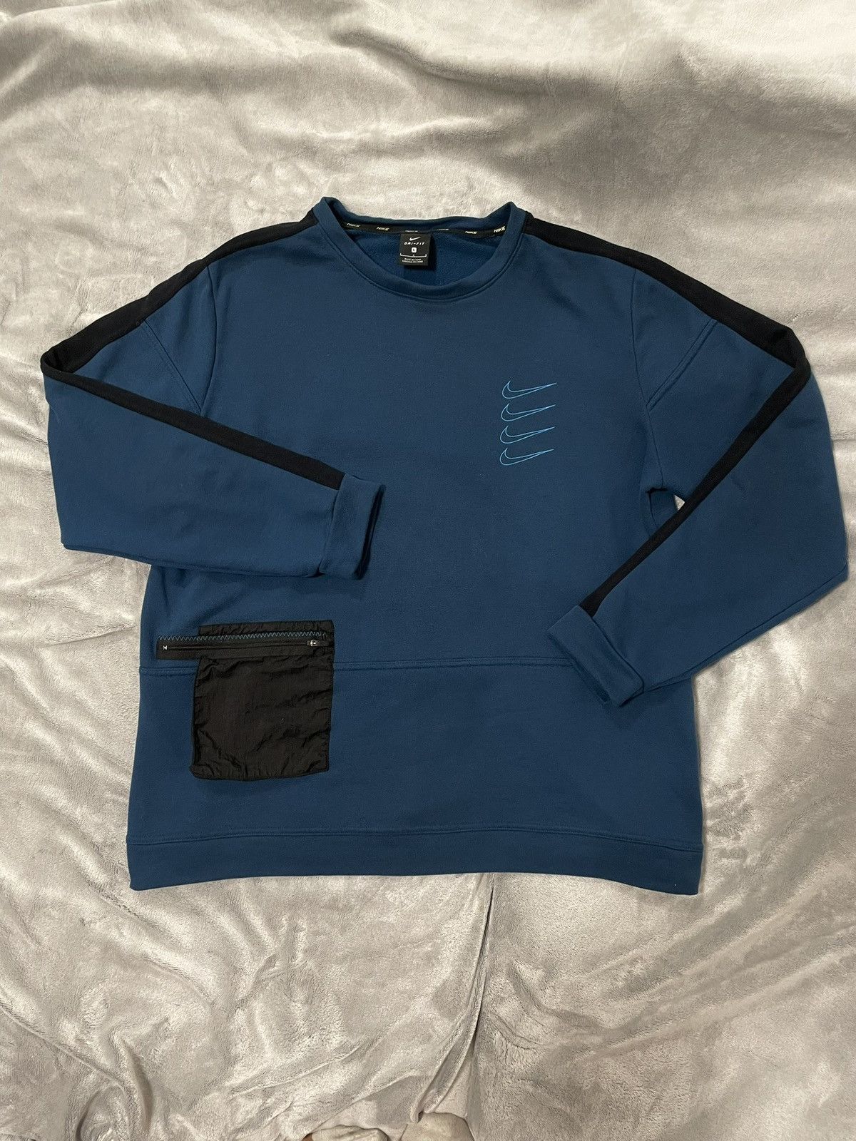 Nike Nike Dri-Fit Fleece Swoosh Logo Blue L Sweatshirt CJ4623-432 Size US L / EU 52-54 / 3 - 1 Thumbnail