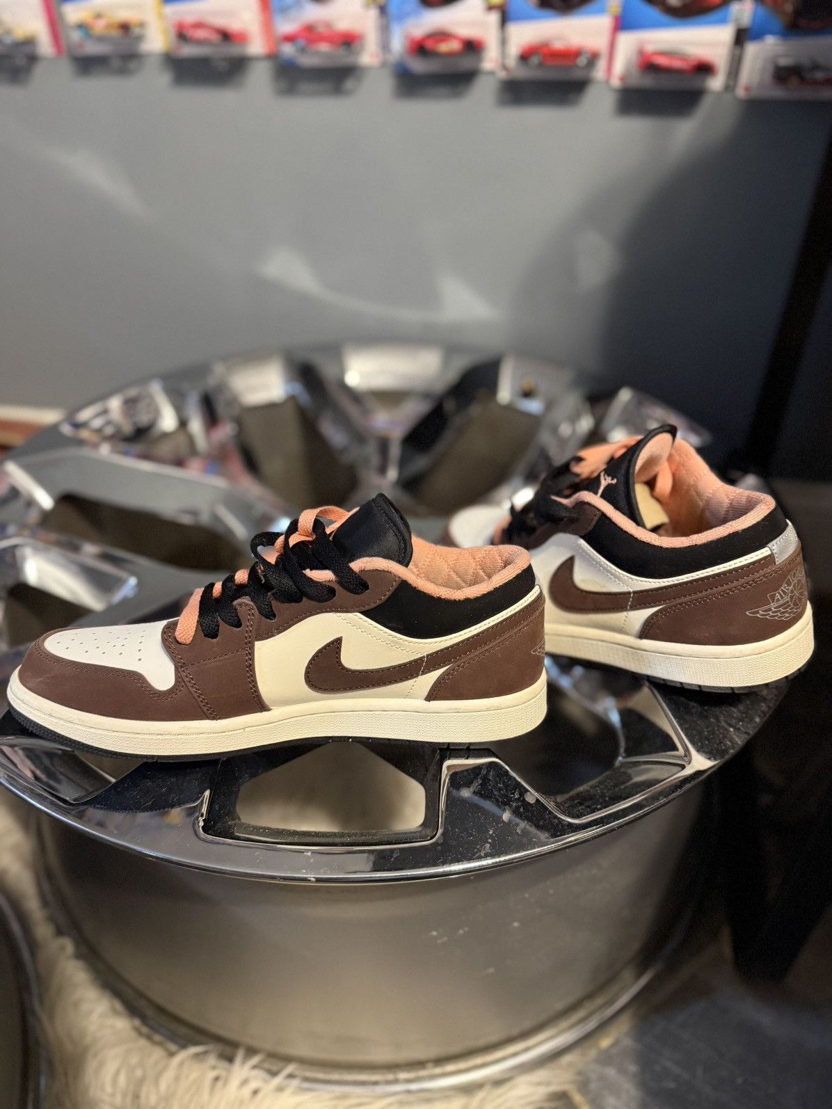 Jordan Brand × Nike Jordan 1 low Mocha Size US 8.5 / EU 41-42 - 3 Thumbnail