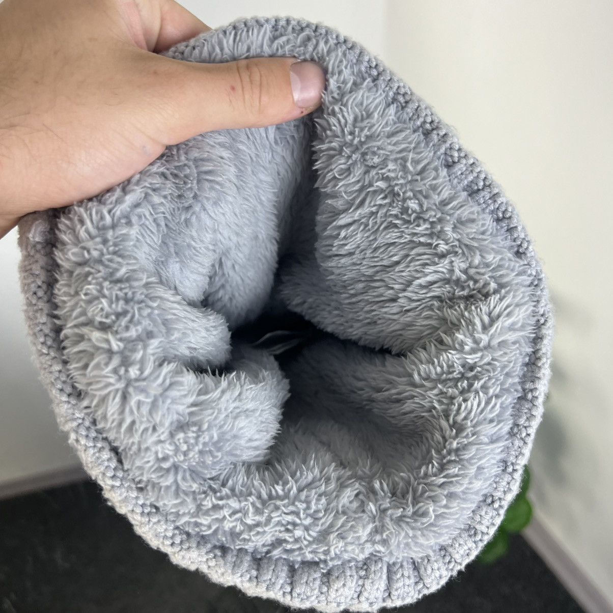 Nike Nike Mini Logo Teddy Fleece Beanie Hat Streetwear Style Size ONE SIZE - 3 Thumbnail