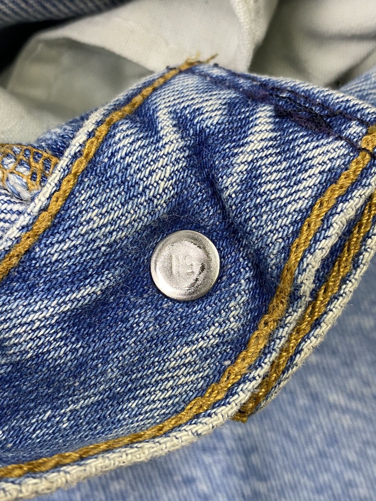 Levi's Vintage Clothing size 29x32 vintage 90s levis 501 blue jeans pant Size US 29 - 9 Thumbnail