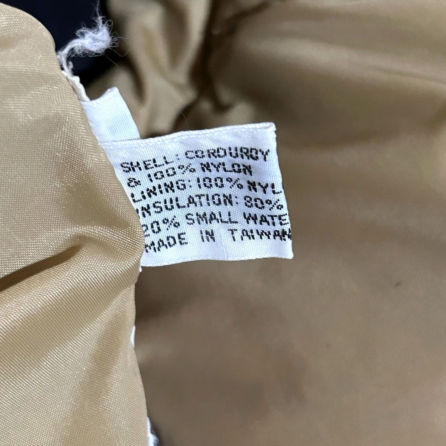 Vintage VINTAGE Ski Daddle Puffer Down Corduroy Vest Men’s M Beige Zip Pockets Solid 90s Skiing Casual Coat/Jacket Short Summer? Size US M / EU 48-50 / 2 - 7 Thumbnail