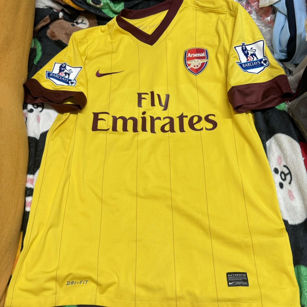 Nike Arsenal 10/11 away shirt #52 Bendtner Size US M / EU 48-50 / 2 - 1 Thumbnail