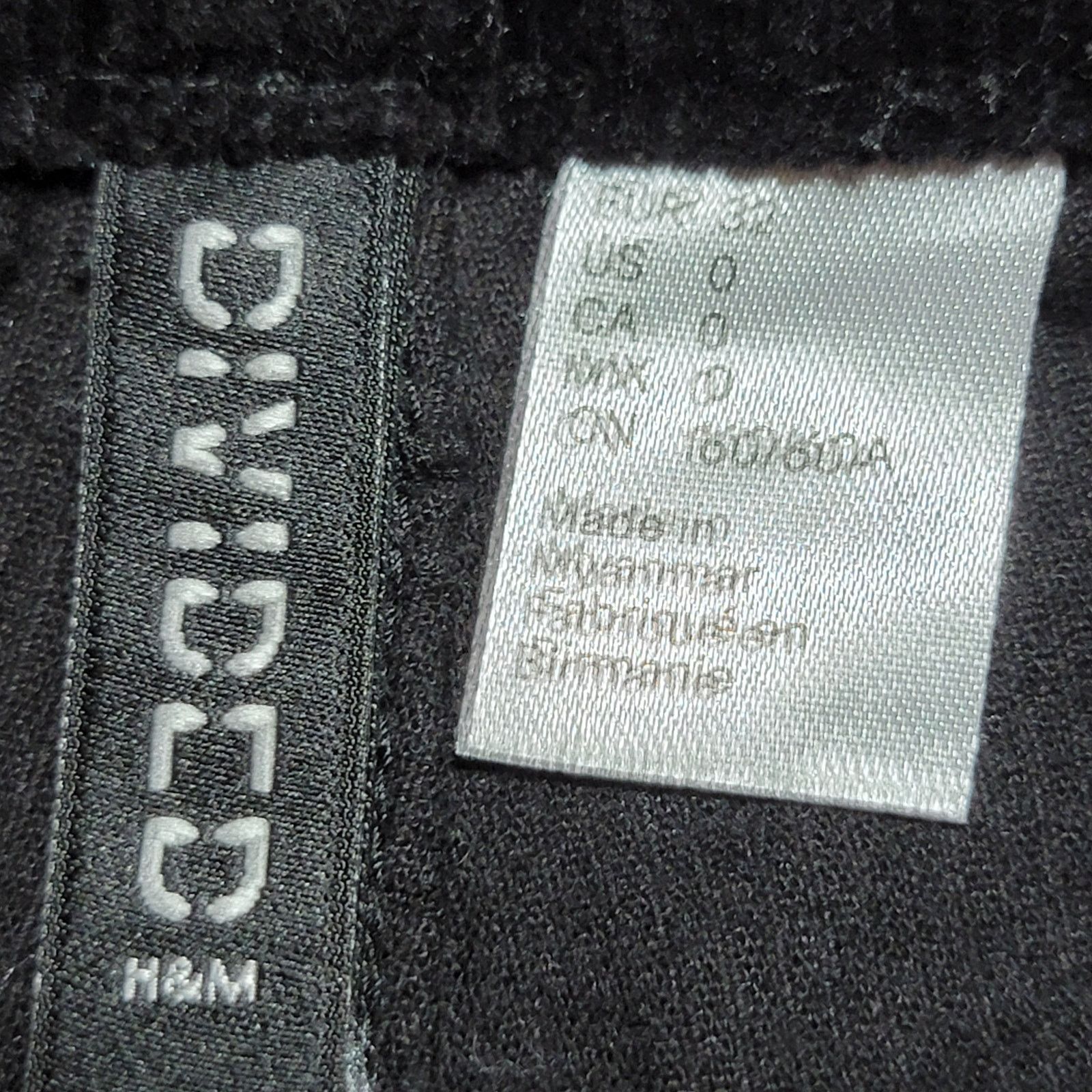 H&M H&M Divided Black Corduroy Pants - Size 0 Size 25" / US 0 / IT 36 - 5 Thumbnail