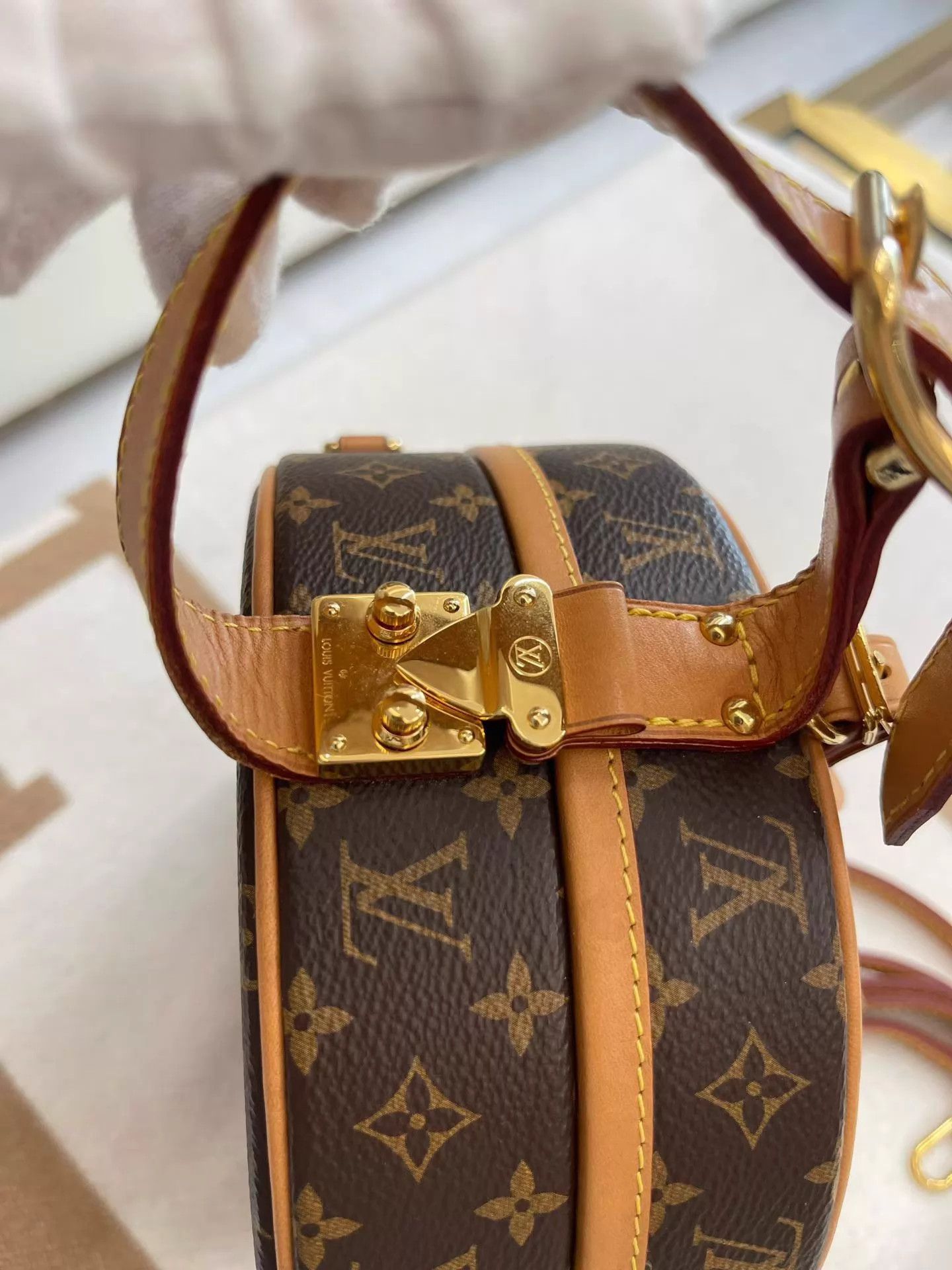 Louis Vuitton LV Hard Trunk mint 17x16x7 Size ONE SIZE - 8 Thumbnail
