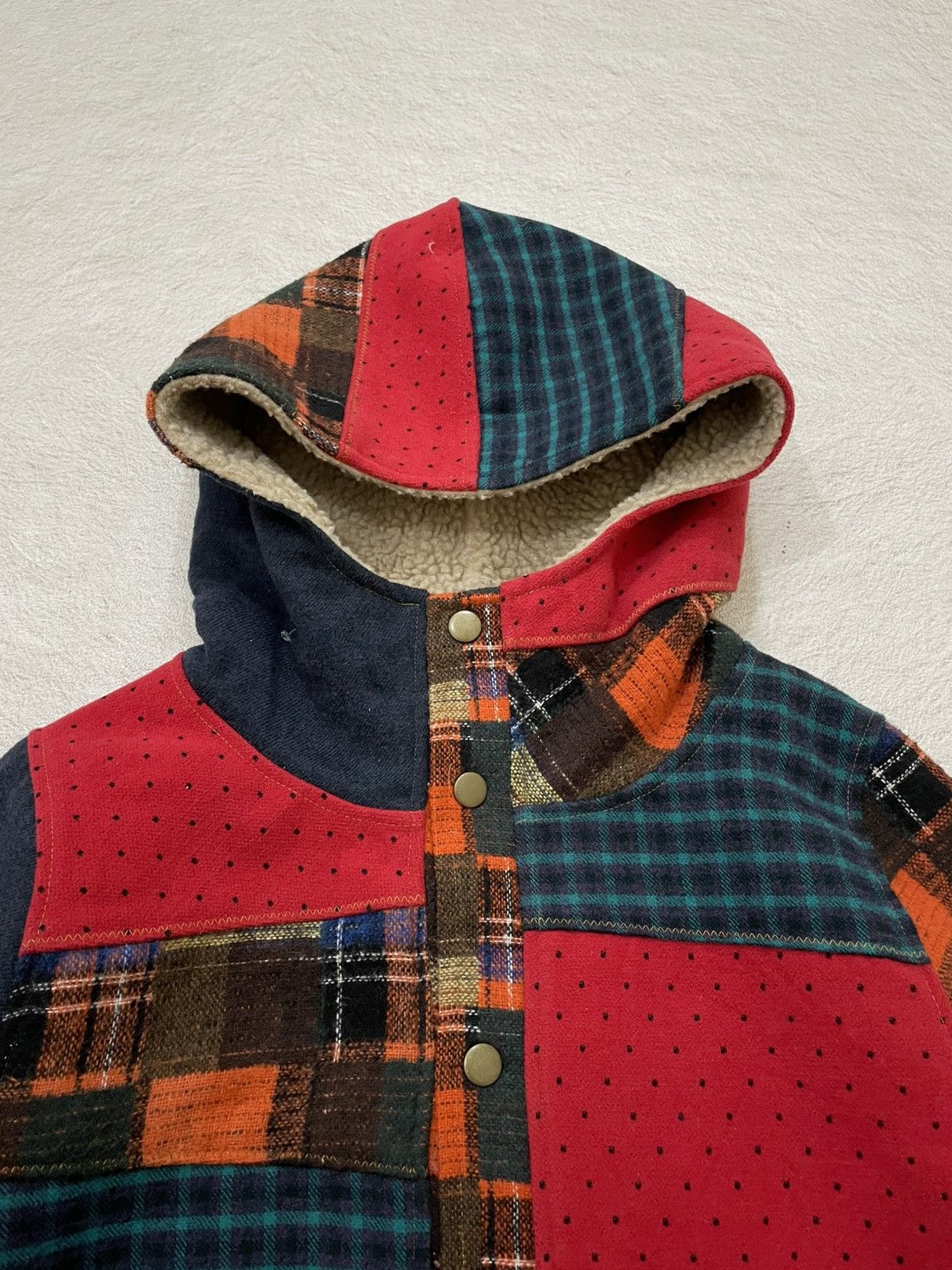 Japanese Brand 2000s Japanese Patchwork Hooded Sherpa Jacket Multi Plaid Size US M / EU 48-50 / 2 - 5 Thumbnail
