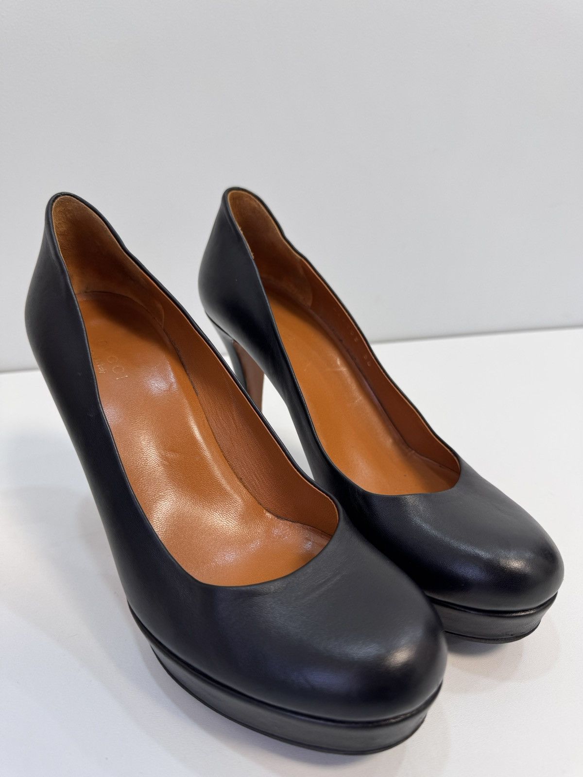 Gucci Gucci Black Leather Round Toe Platform Pumps Size US 8 / IT 38 - 8 Thumbnail
