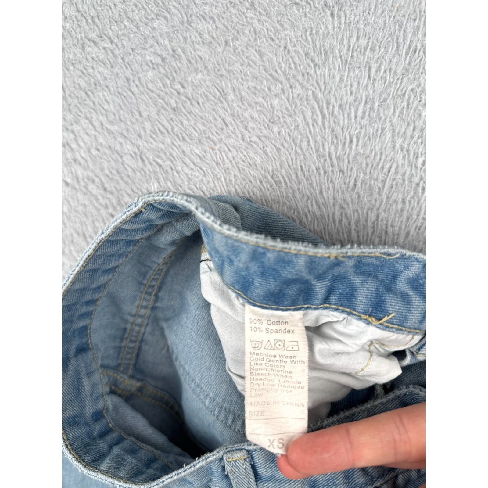 Vintage Women Jeans 25 Blue Denim Wide Leg High Rise Cotton 25x28 Flower Patches Sewn Size 42" / US 20 - 6 Thumbnail