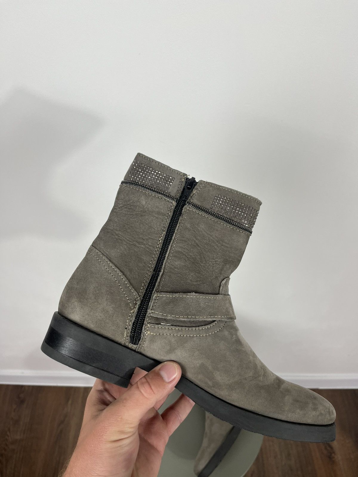 Vintage Women’s Suede Ankle Boots Zip Buckle Studded Gray Size EU 40 Size US 9.5 / IT 39.5 - 12 Thumbnail