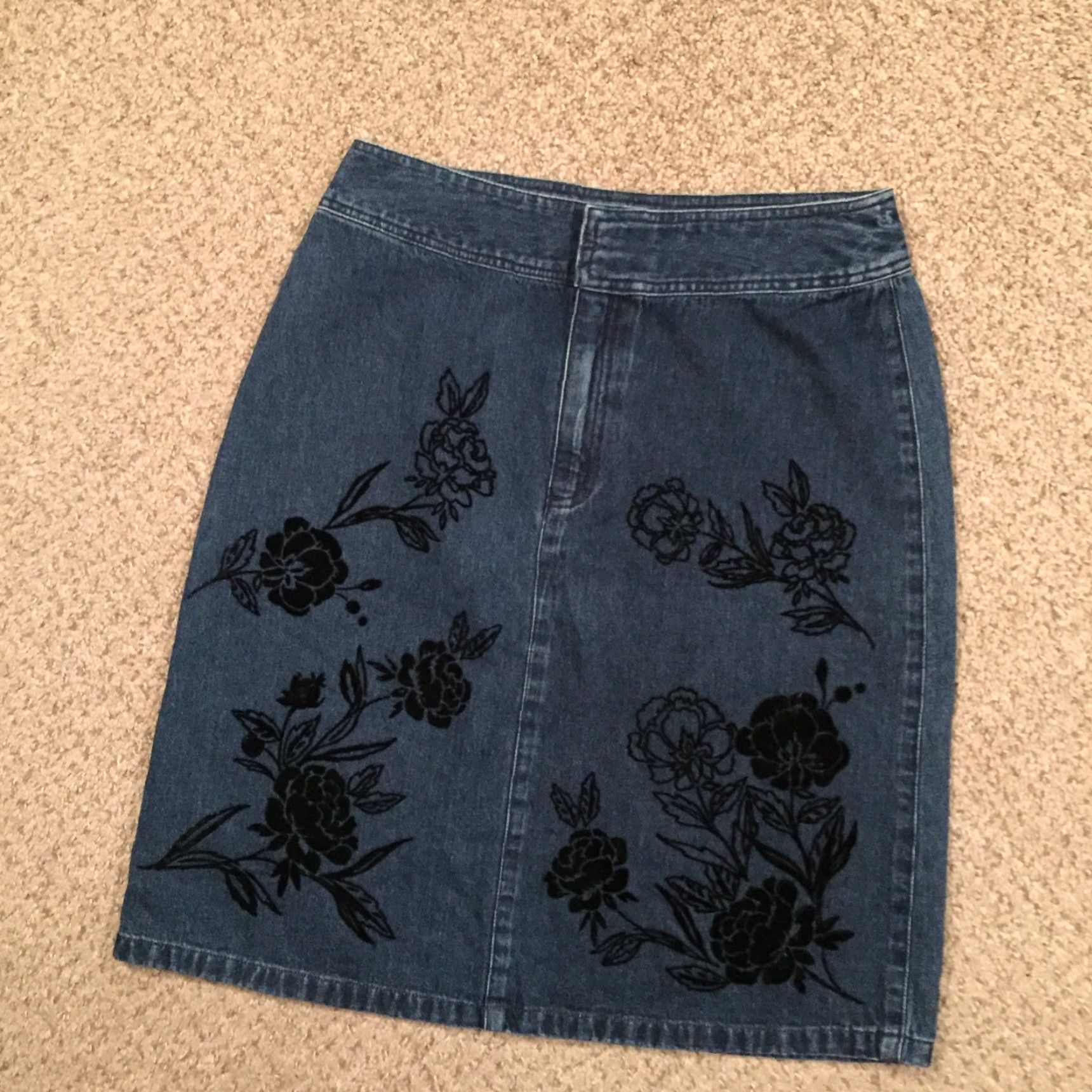 Liz Claiborne Liz Claiborne Skirt 8 Blue Denim Floral Pencil Unlined Knee Length Women Regular XS? (Note: Original size 8) Size 30" / US 8 / IT 44 - 2 Thumbnail
