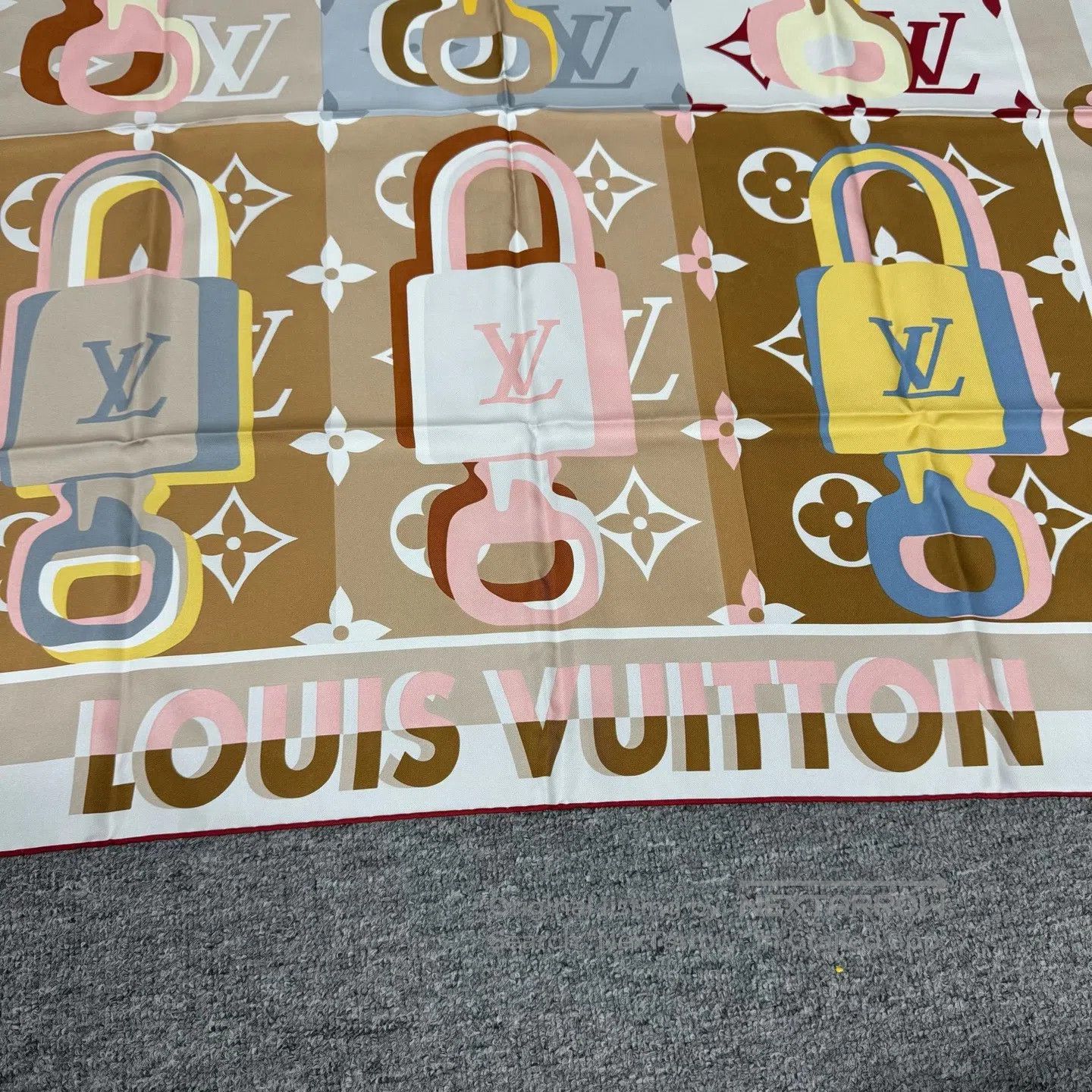Louis Vuitton Louis Vuitton Colorful lock pattern| Size ONE SIZE - 3 Thumbnail