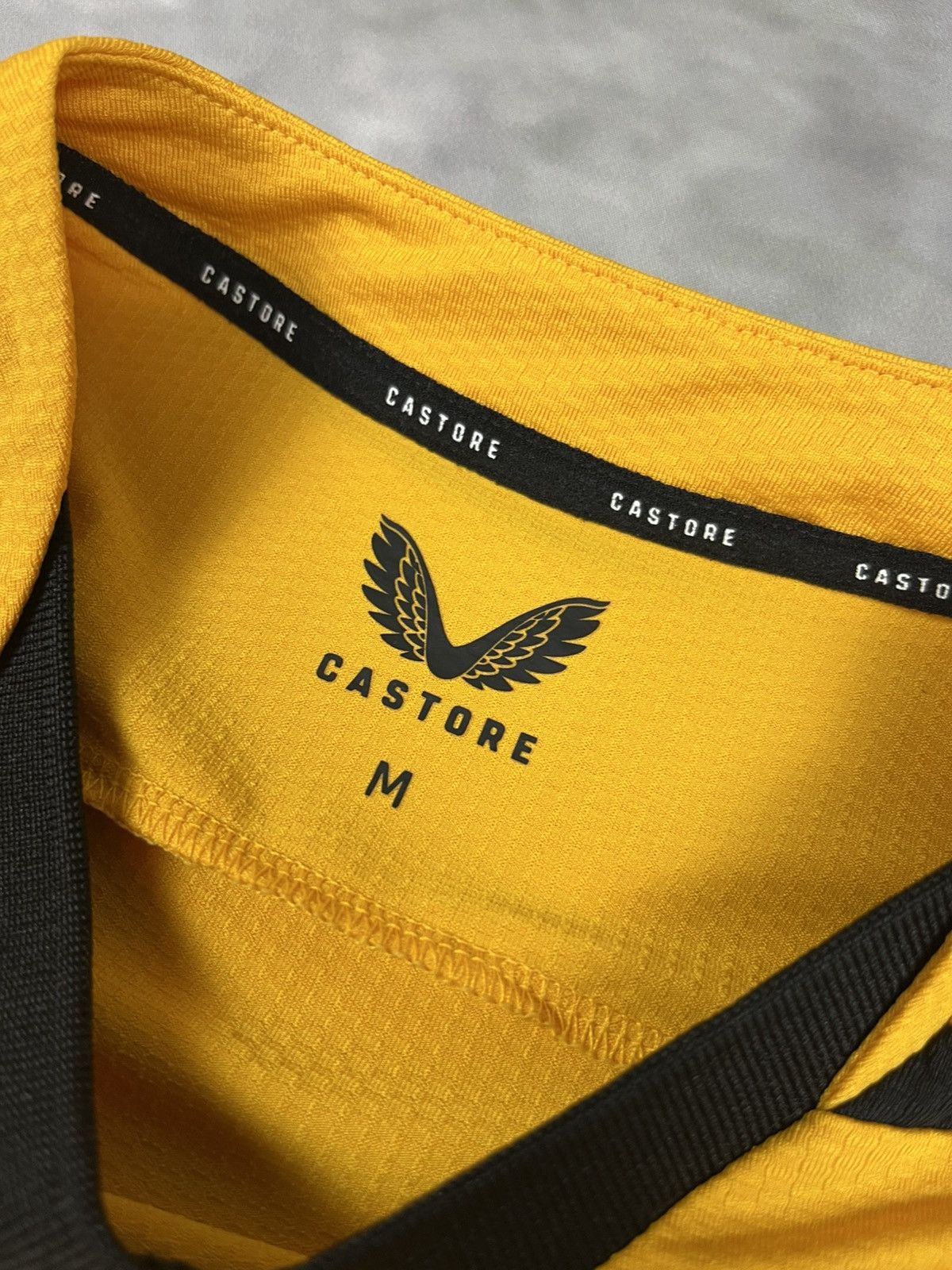 Castore Castore Wolves Pro Training Longsleeve Yellow M (2022-2023) Size US M / EU 48-50 / 2 - 13 Thumbnail