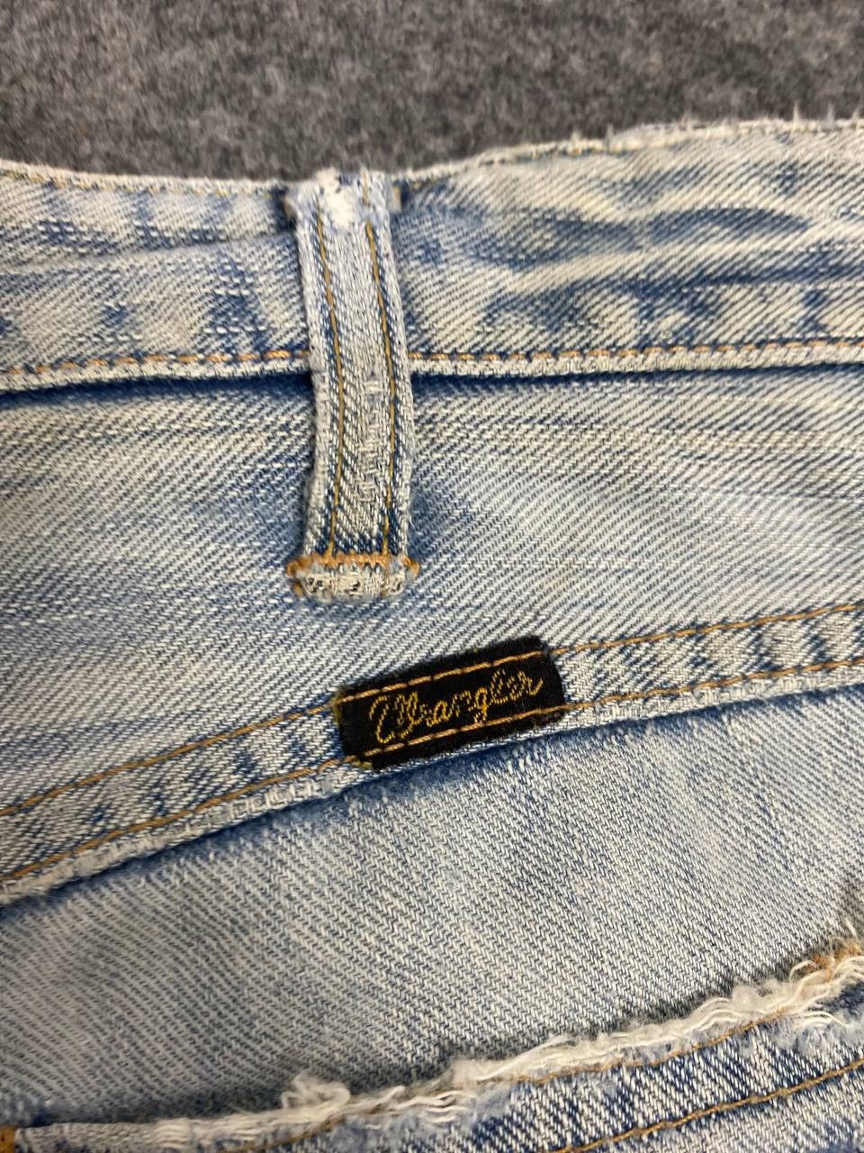 Wrangler vintage wrangler lightwash distressed denim Size US 33 - 6 Thumbnail