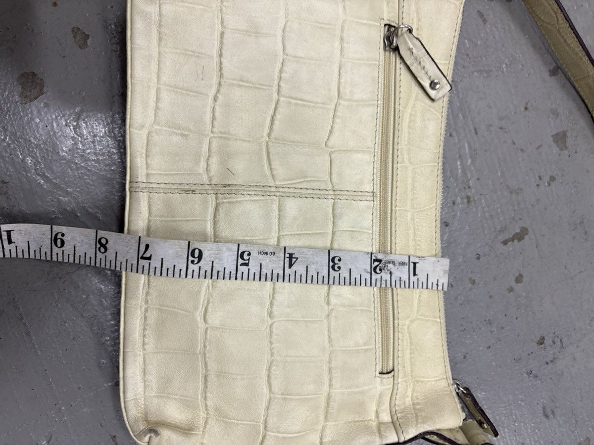 Genuine Leather Vintage Tignanello Ivory Green Leather Bag Y2k Diesel style Size ONE SIZE - 20 Thumbnail