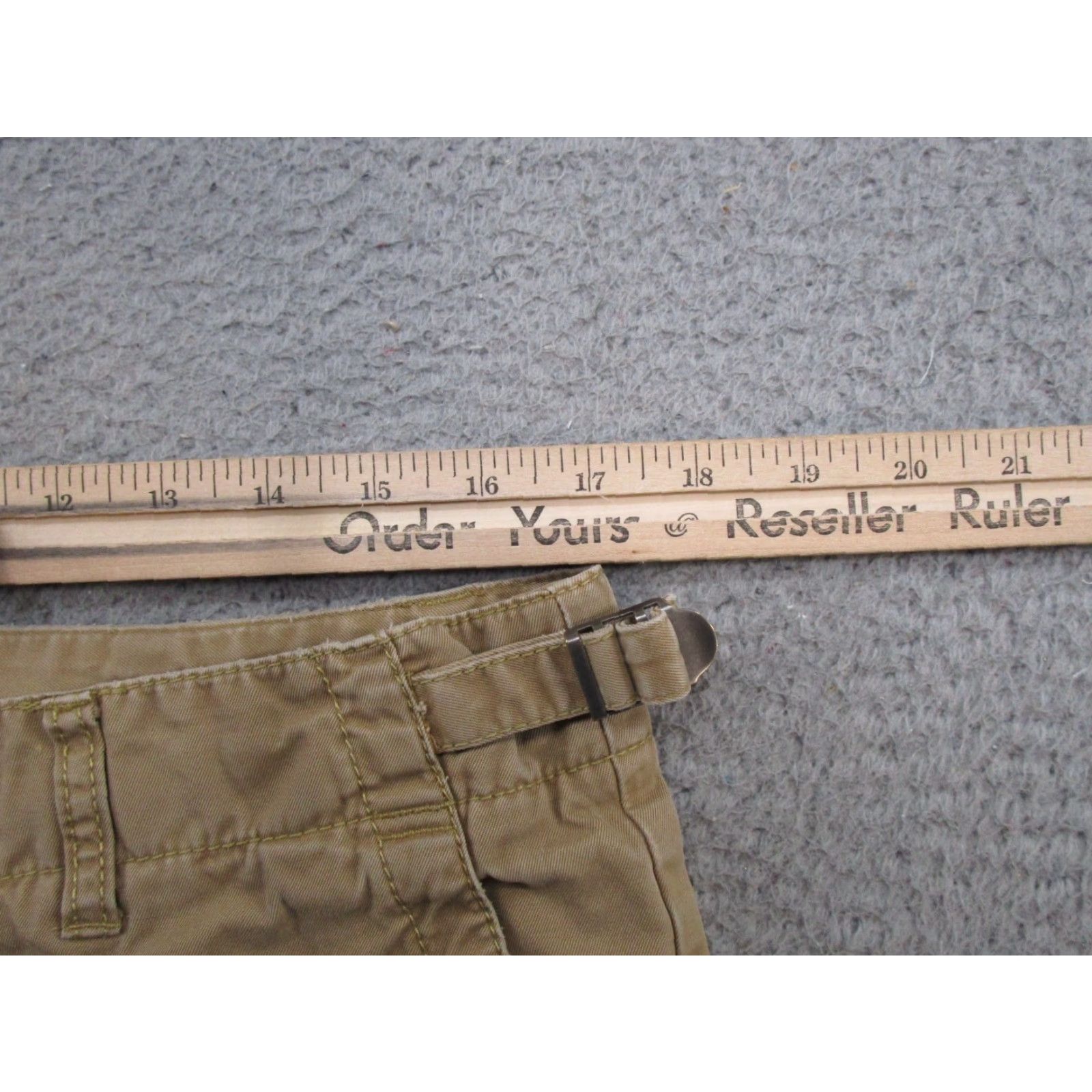 Banana Republic Vtg Banana Republic Cargo Shorts Mens Size 33 Hiking Beige Tan Outdoors Bermuda Cargo Shorts Mens 33 Beige Size US 33 - 5 Thumbnail