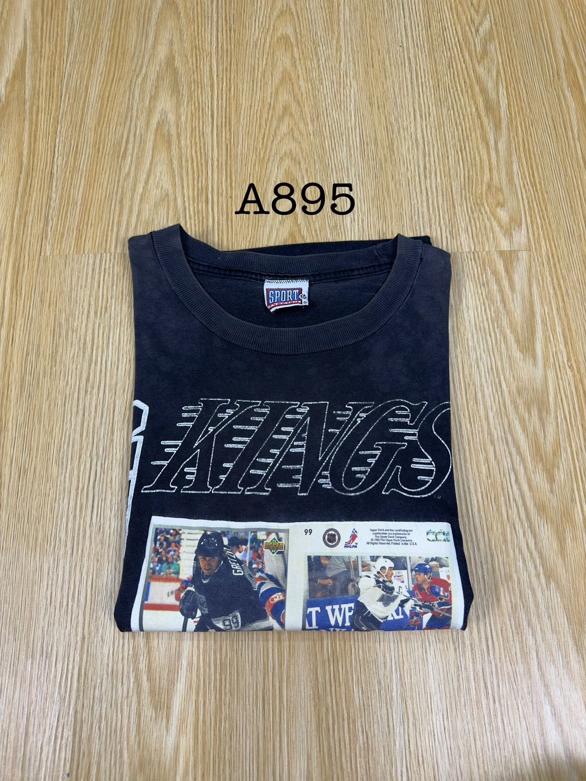 NHL Vintage LA Kings NHL Faded TShirt A895 Size US M / EU 48-50 / 2 - 11 Thumbnail