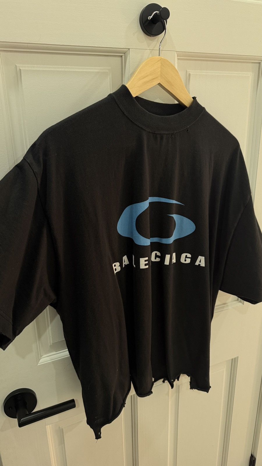 Balenciaga Balenciaga Black Distressed Tee Size US L / EU 52-54 / 3 - 3 Thumbnail