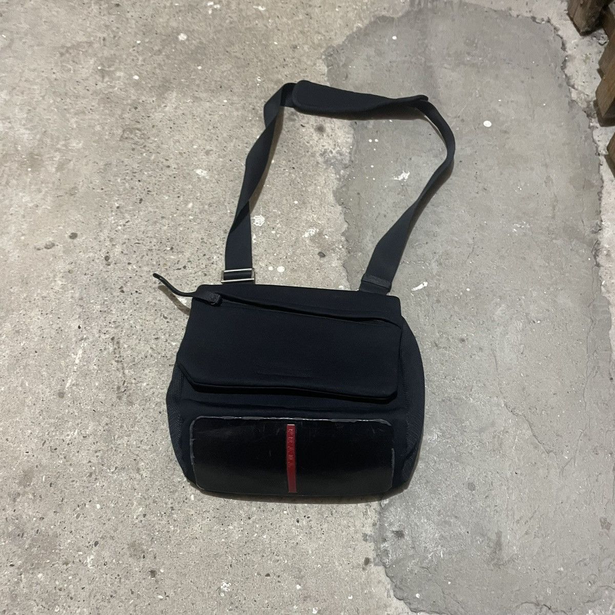 Prada Vintage prada sport tab messenger bag Size ONE SIZE - 2 Thumbnail