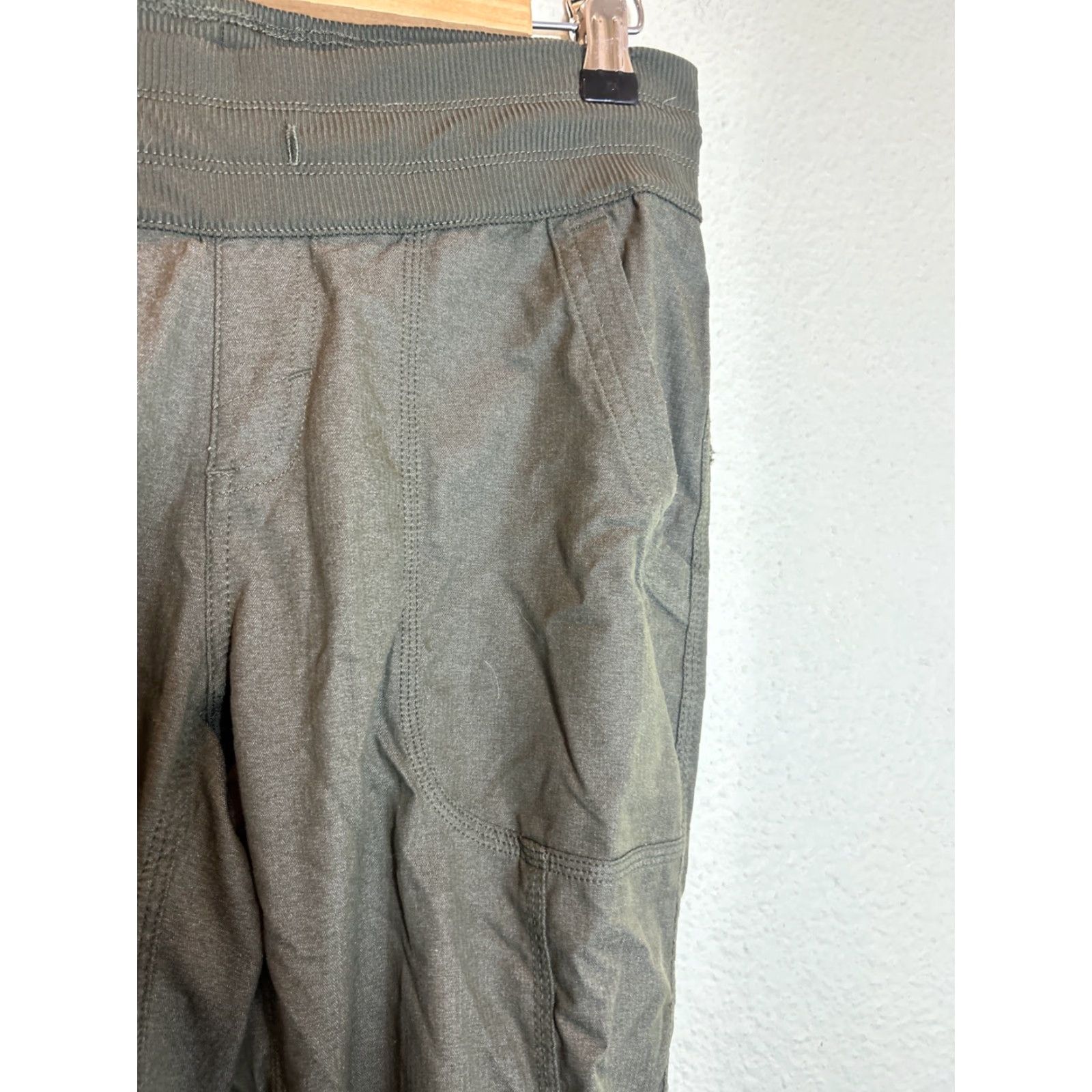 The North Face VINTAGE North Face Women’s Jogger Pants Army Green Pull On Nylon Polyester 30x33 S Womens Jogger Army 30x33 Size 28" / US 6 / IT 42 - 5 Thumbnail