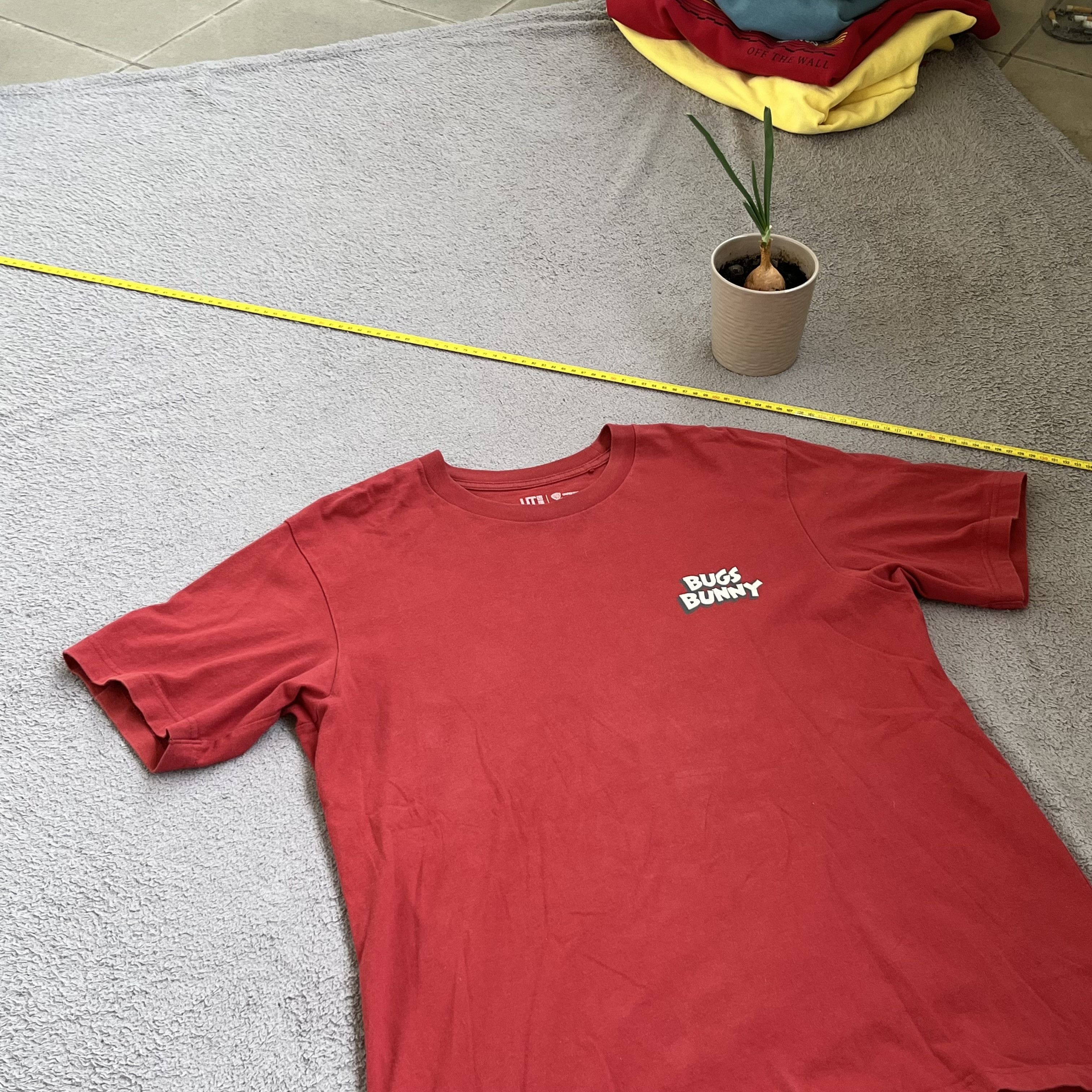 Cartoon Network × Uniqlo Uniqlo x Looney Tunes Bugs Bunny red t shirt tee print Size US L / EU 52-54 / 3 - 3 Thumbnail