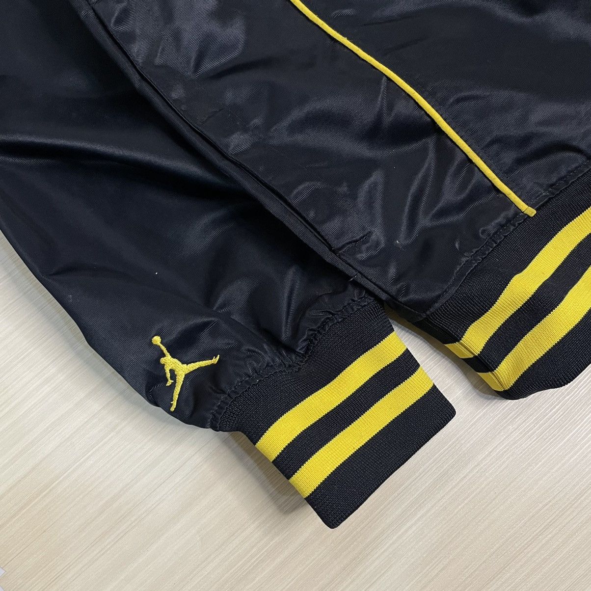 Jordan Brand × Vintage VTG Retro Air Jordan Nike Wings Big Logo Full Zip Button Size US L / EU 52-54 / 3 - 6 Thumbnail
