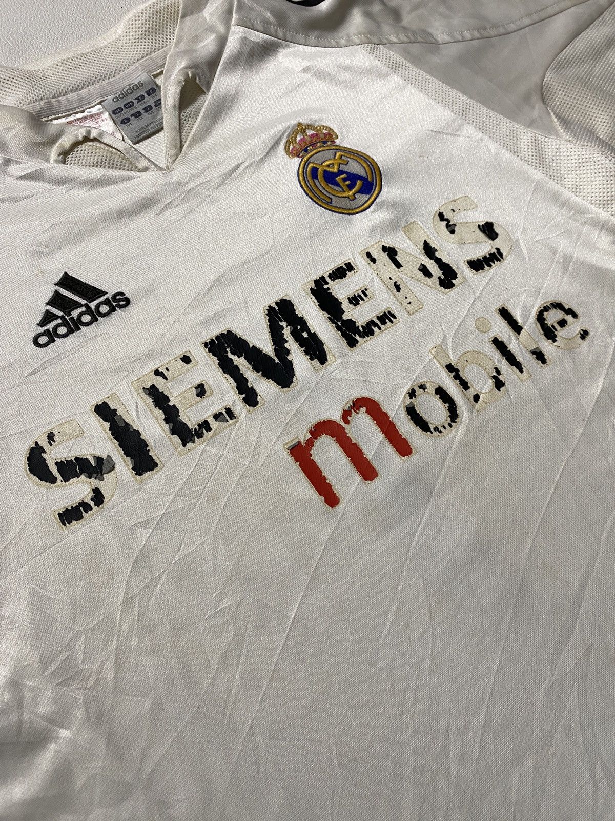 Adidas VINTAGE 2003 ADDIAS REAL MADRID RAUL HOME JERSEY Size US S / EU 44-46 / 1 - 3 Thumbnail