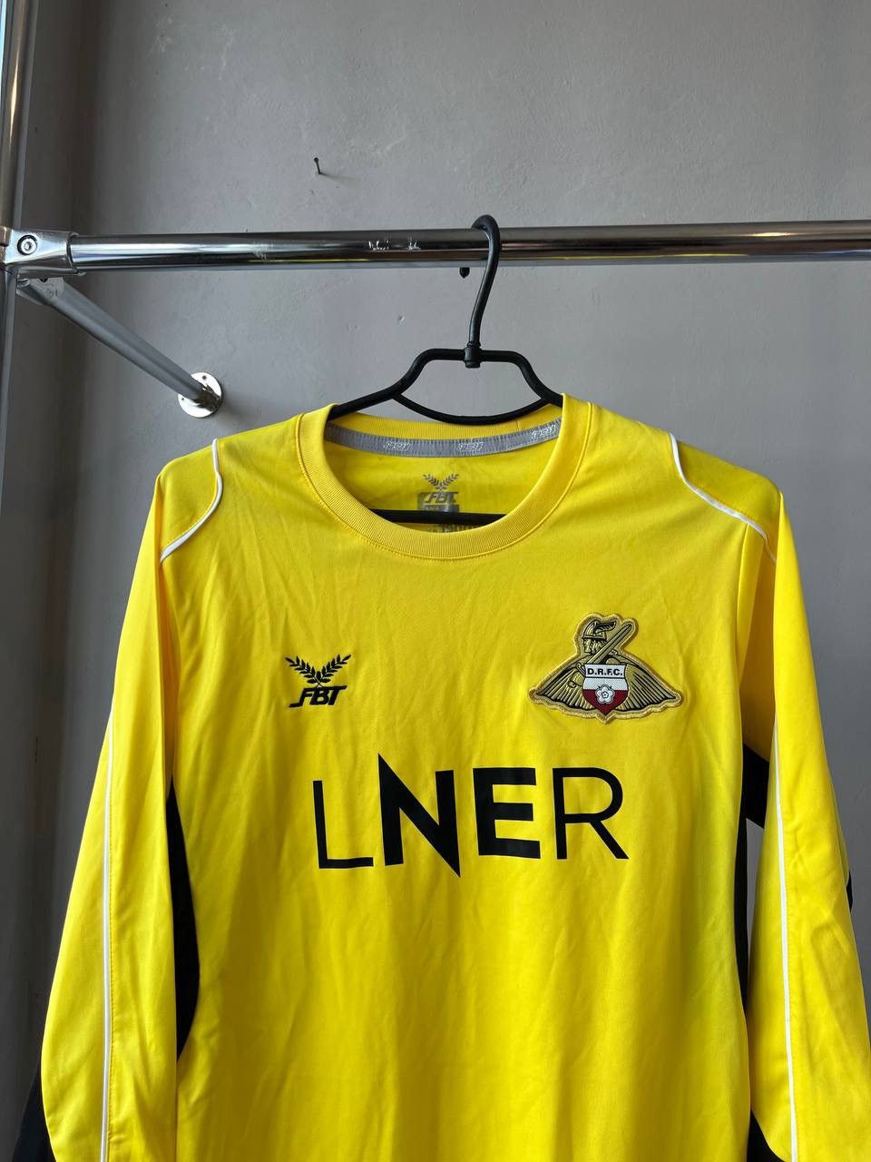 Sports Specialties 2017/18 DONCASTER ROVERS TRAINING SOCCER JERSEY SHIRT FTB S Size US S / EU 44-46 / 1 - 3 Thumbnail