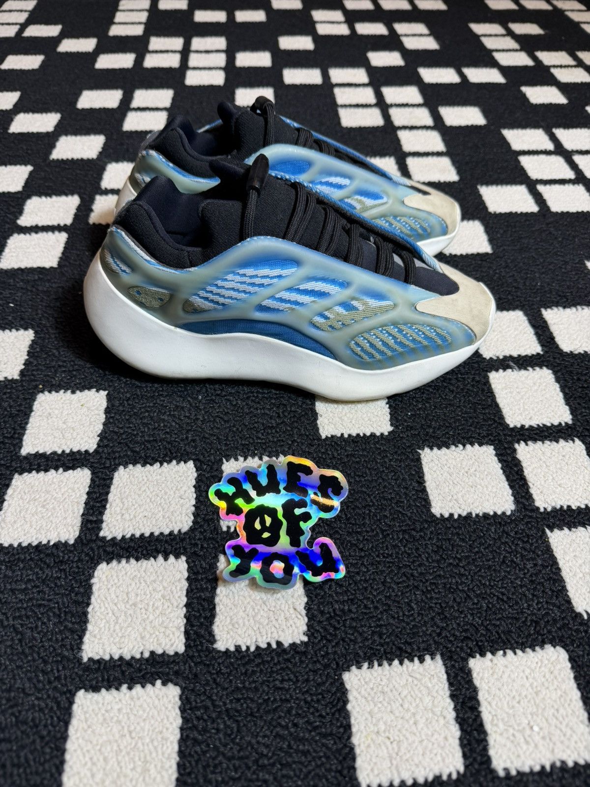 Yeezy Yeezy 700 V3 ‘Arzareth’ Size US 5 / EU 37 - 2 Thumbnail