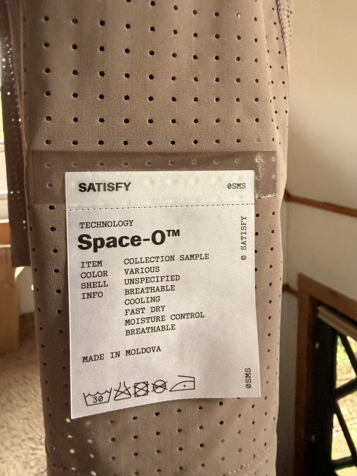 Satisfy Satisfy Space-O Singlet Size Medium Size US M / EU 48-50 / 2 - 4 Thumbnail