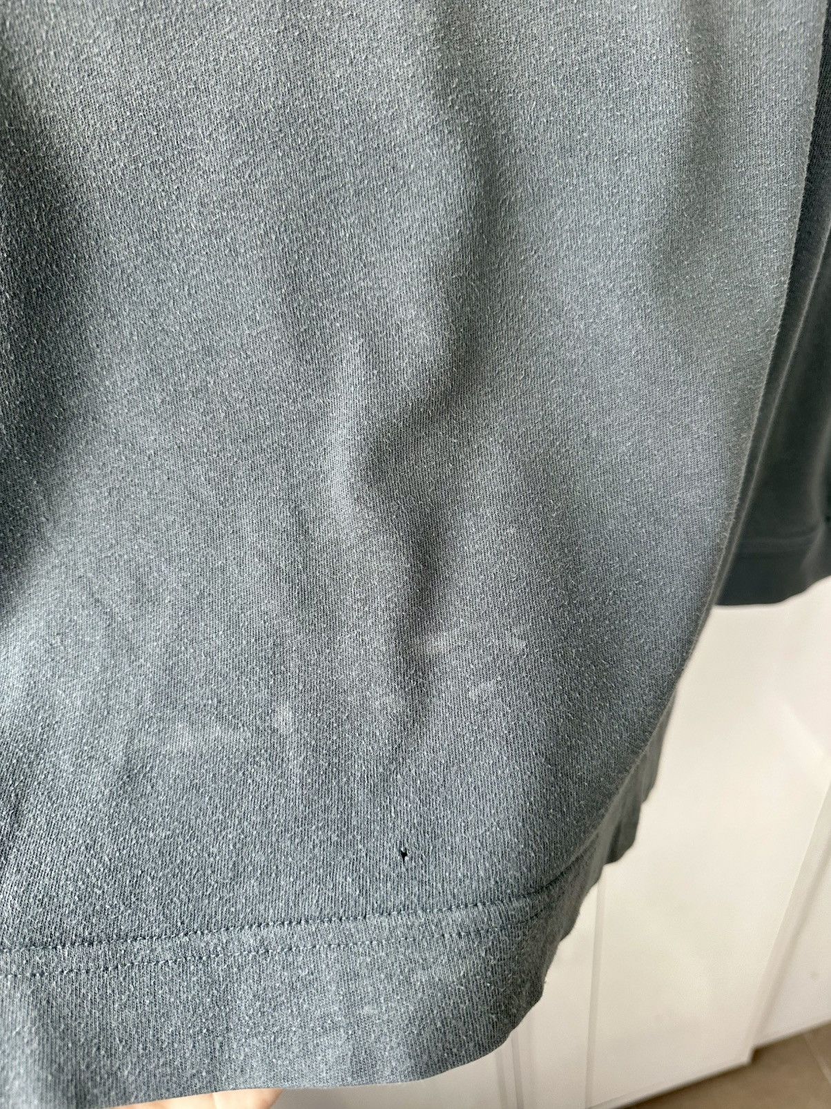 Nike Vintage Nike Distressed Sweatshirt Big Red Logo Size US M / EU 48-50 / 2 - 9 Thumbnail