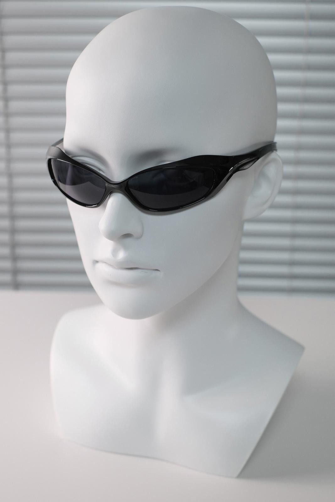 Japanese Brand Vintage Y2k Avant Garde Futuristic Black Sunglasses Unisex Size ONE SIZE - 1 Thumbnail