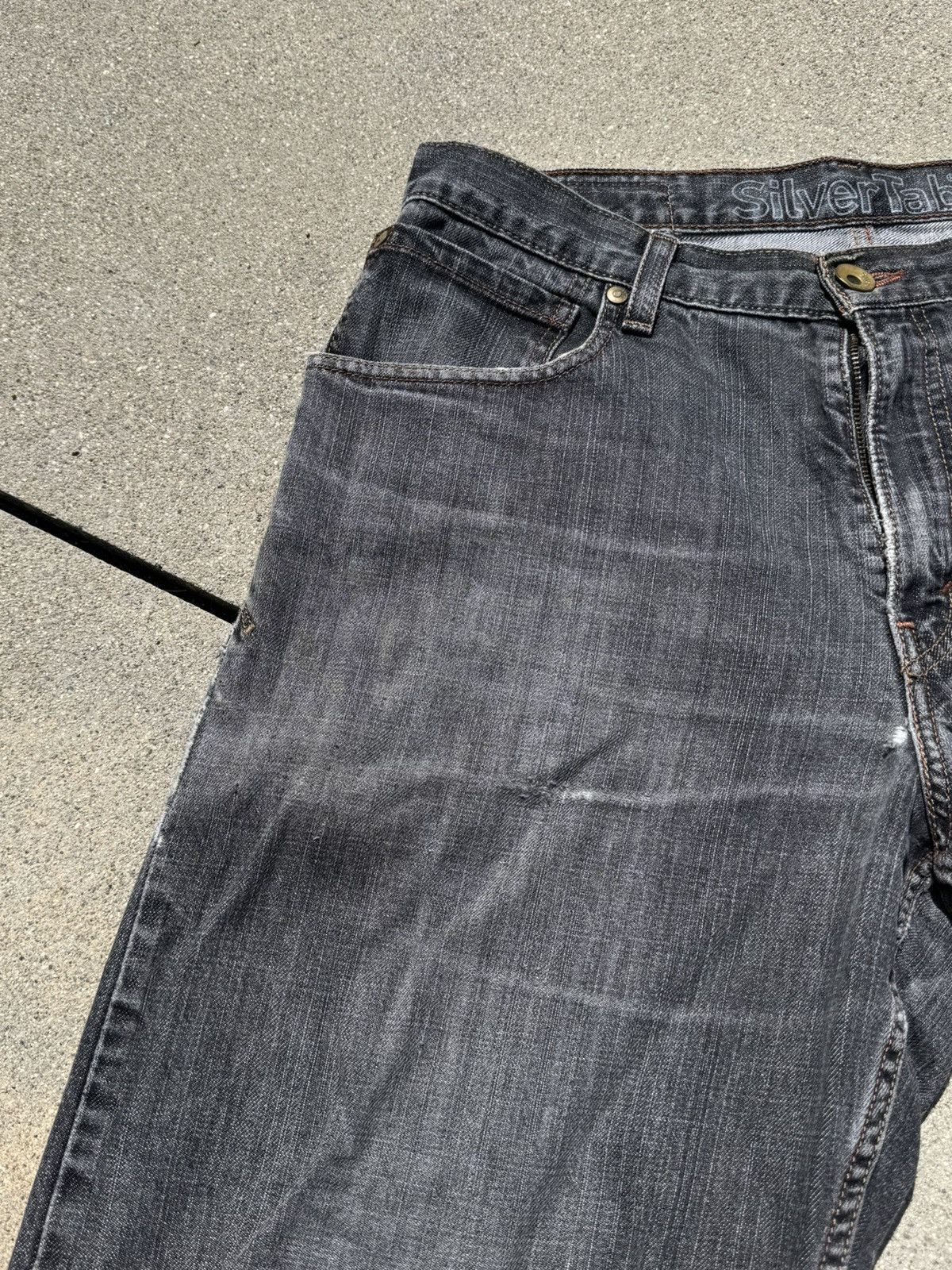 Levi's Dark Gray Levi Silver Tabs Size US 34 / EU 50 - 3 Thumbnail