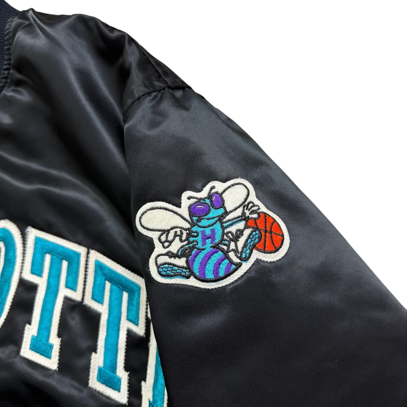 NBA VTG 90s CHARLOTTE HORNETS STARTER BOMBER SATIN JACKET Size US M / EU 48-50 / 2 - 3 Thumbnail