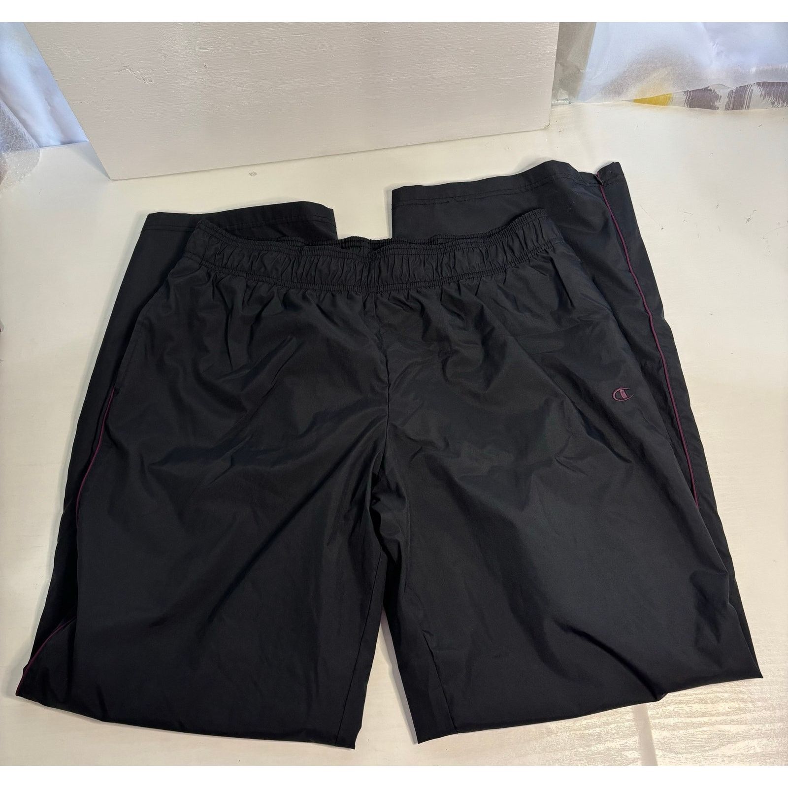 Champion Champion Black Track Pants L Burgundy Piping Zip Ankle Lined Size 32" / US 10 / IT 46 - 12 Thumbnail